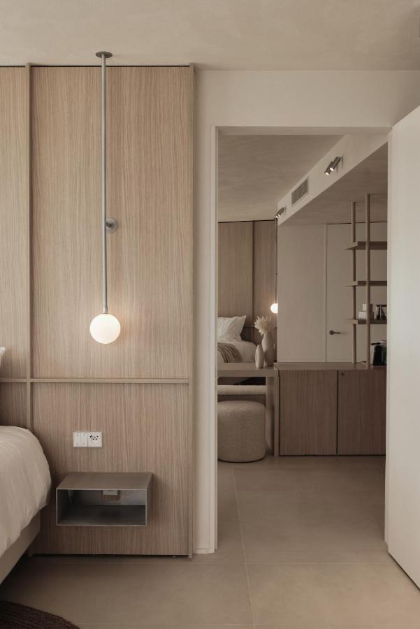 Executive Suite,1555608655:JPEG