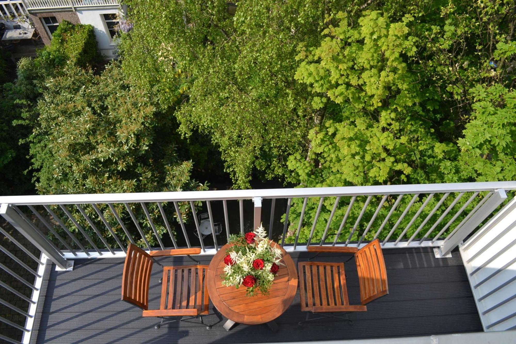 Camera Doppia con Letti Singoli con Vasca Idromassaggio, Balcone e Vista Giardino