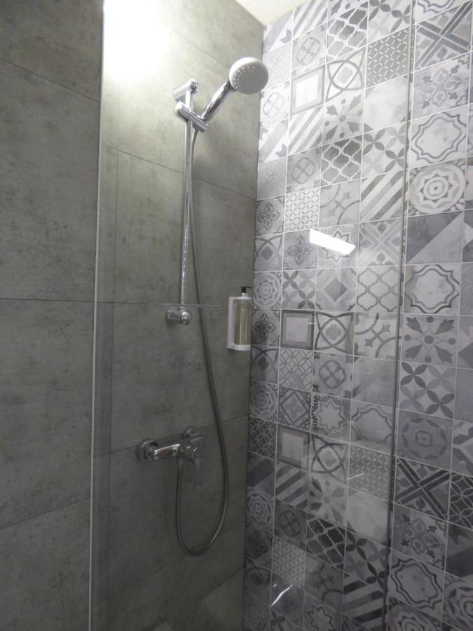 Twin Room,1498499278:JPEG