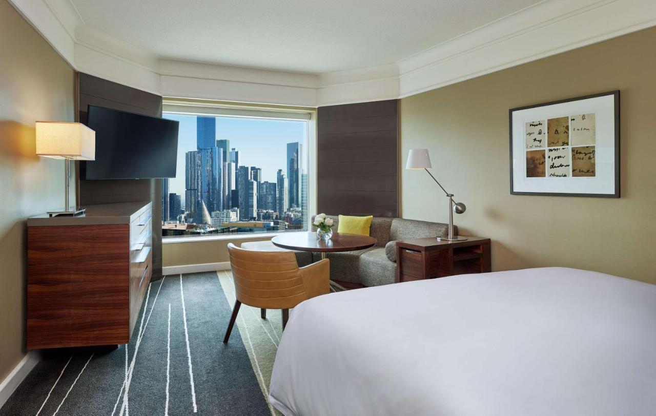 1 King Bed City View