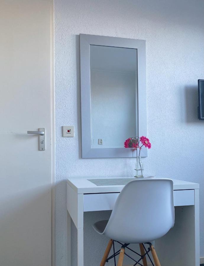 Single Room,1498627150:JPEG