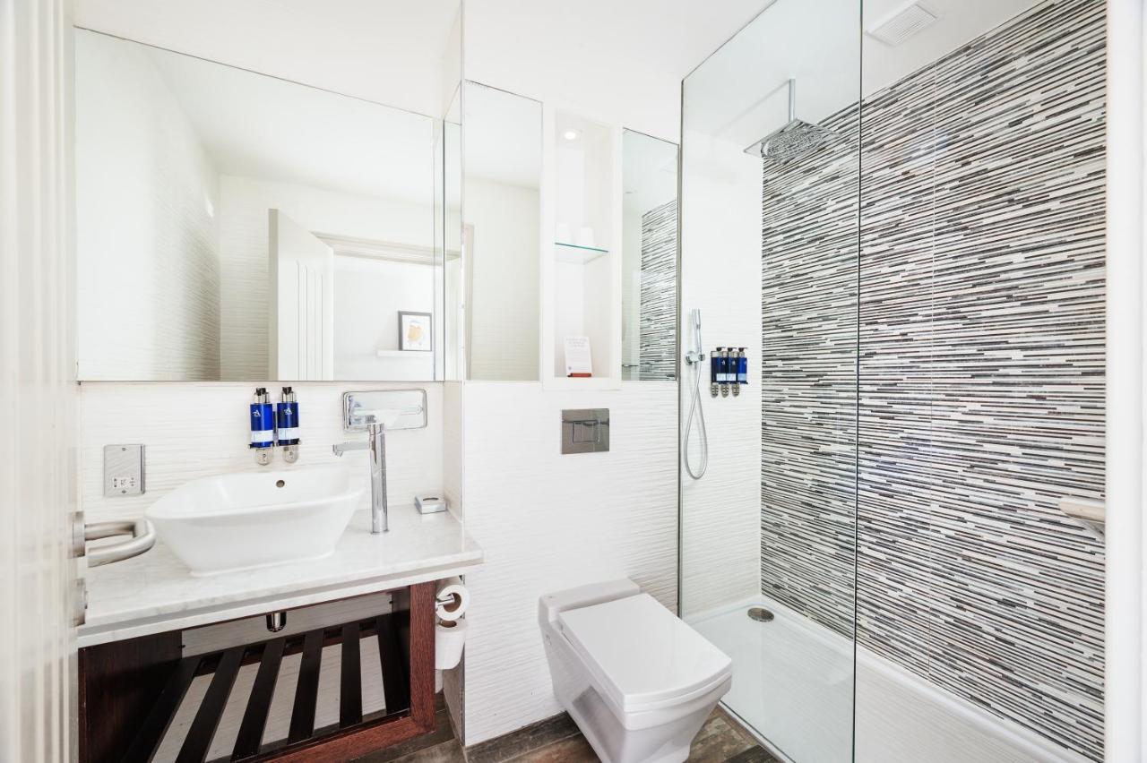 Queen Suite with City View
