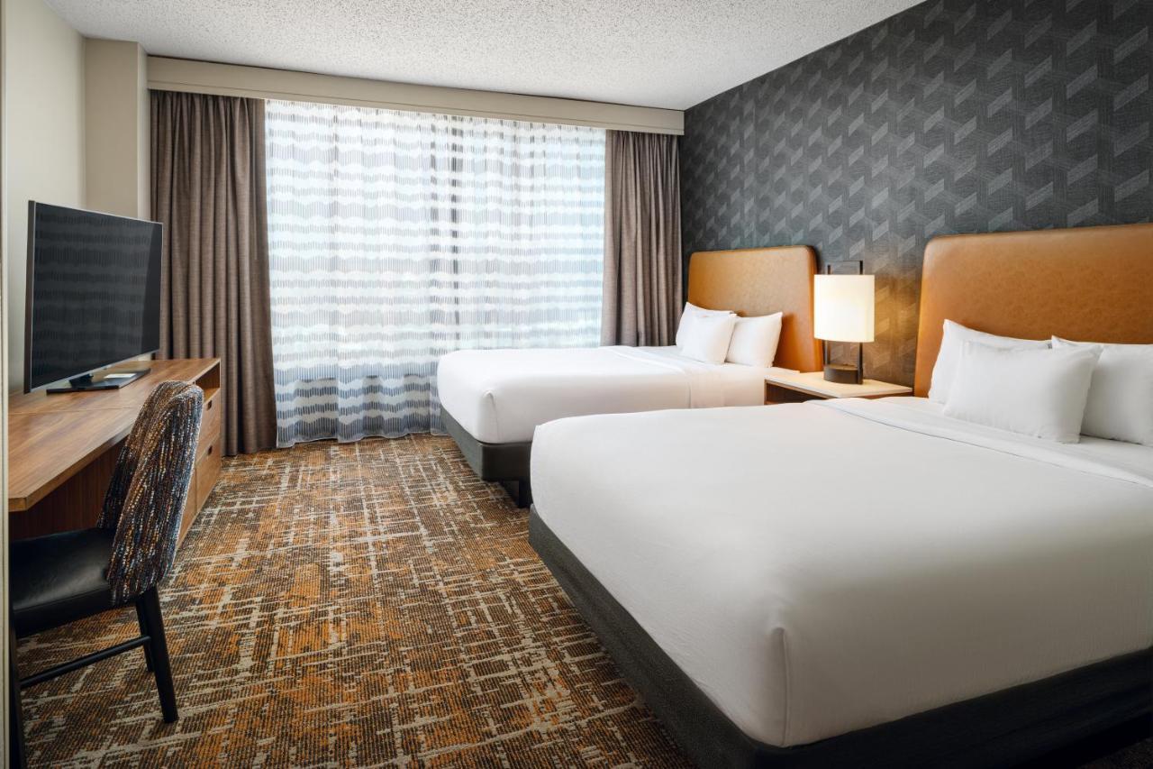 Two-Room Queen Suite with Two Queen Beds