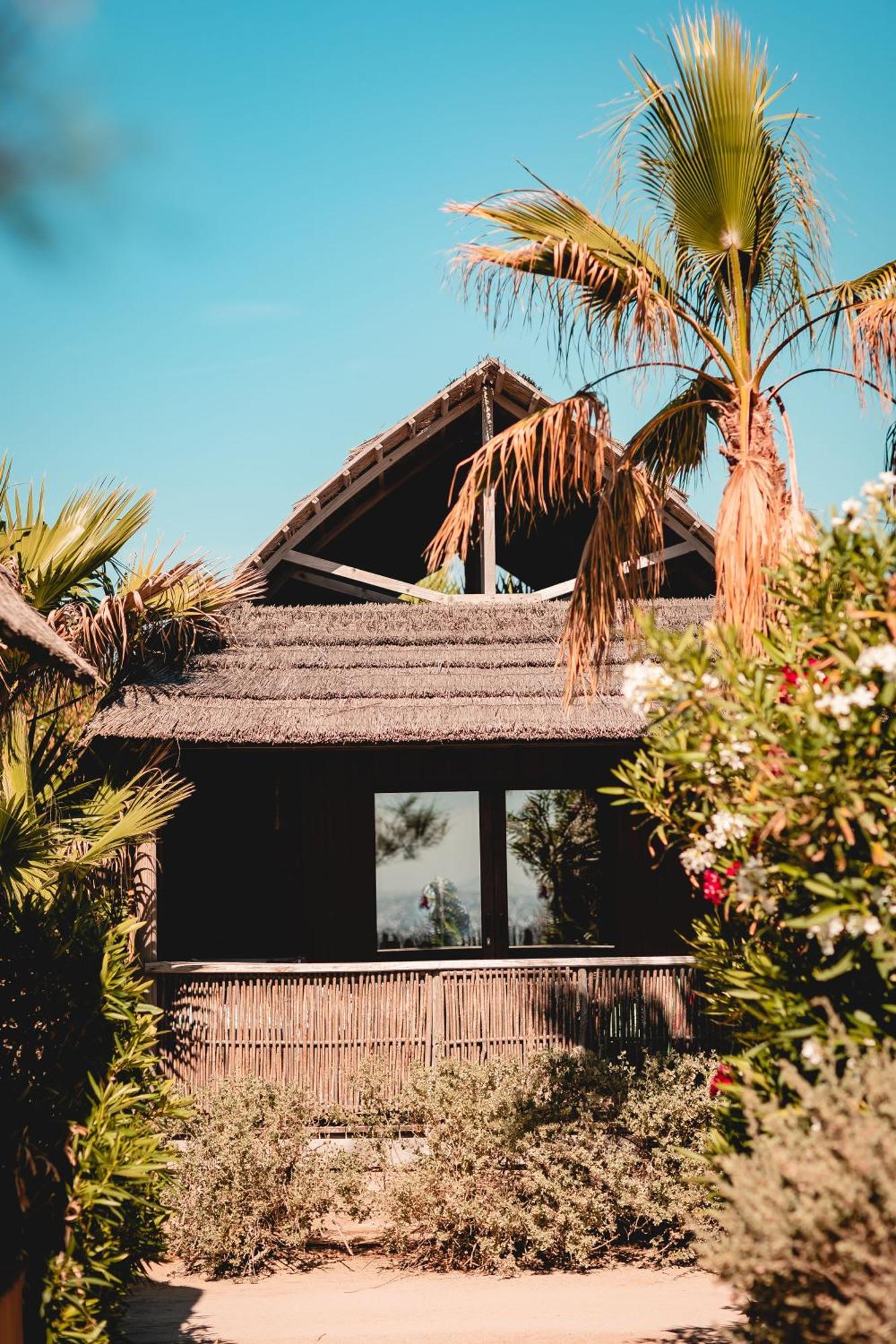 Premium Garden Tiki Hutte - Bungalow con 2 Camere da Letto (4 Adulti + 2 Bambini)