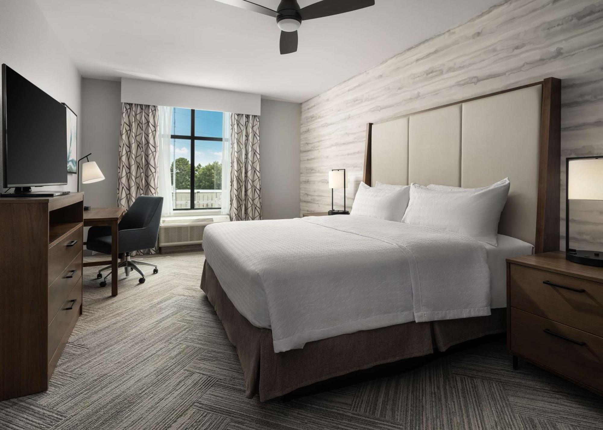 One-Bedroom King Suite - Non-Smoking
