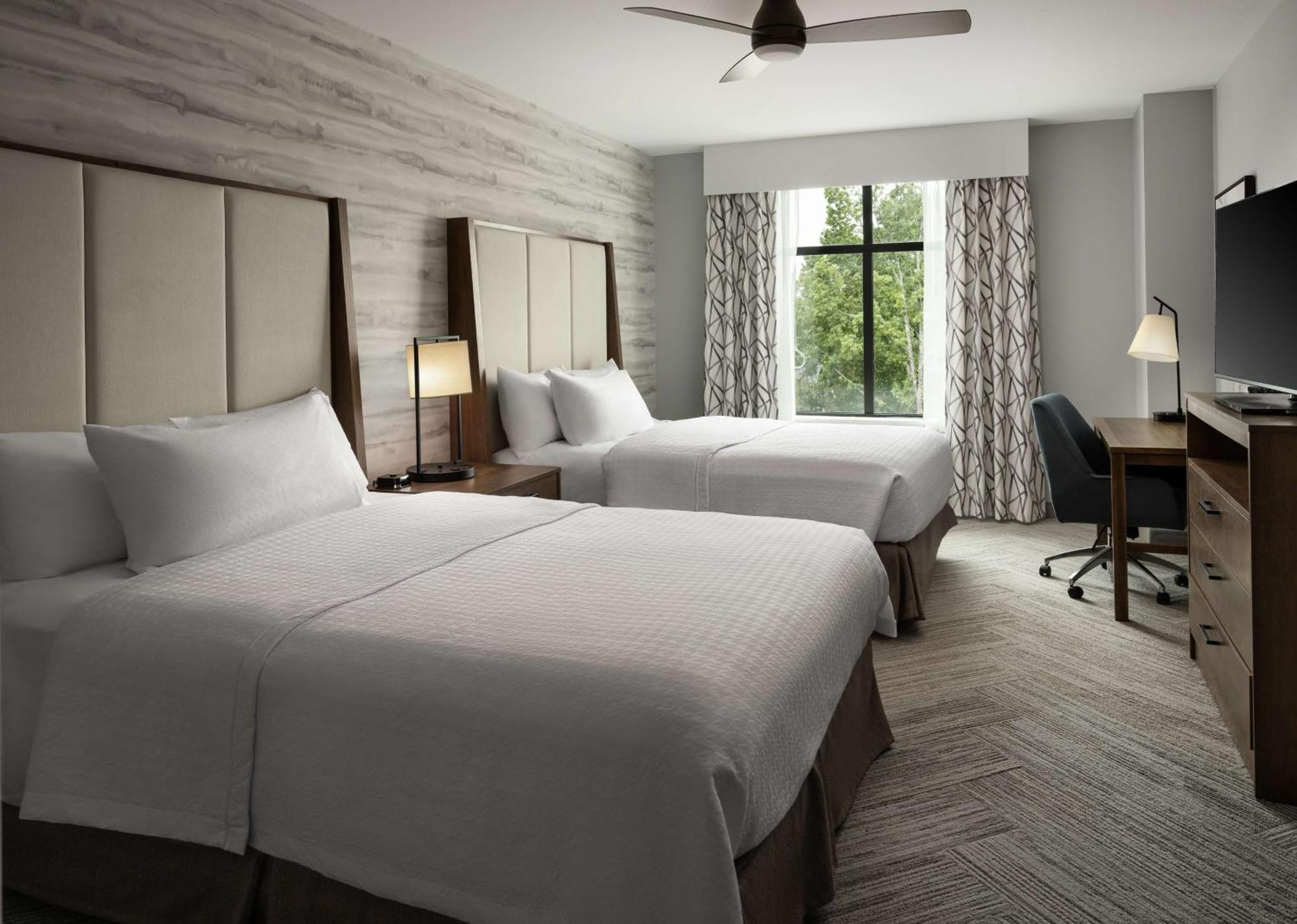One-Bedroom Queen Suite with Two Queen Beds - Non-Smoking