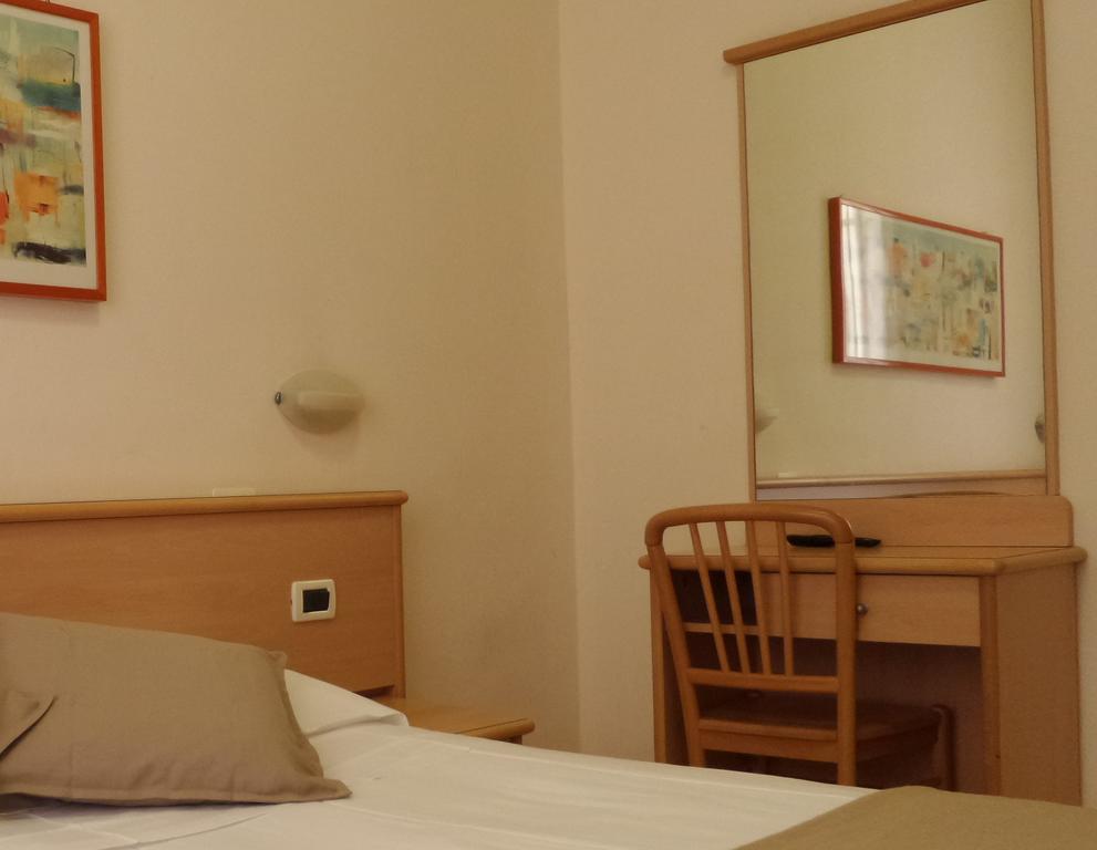 Double or Twin Room,943417840:JPEG