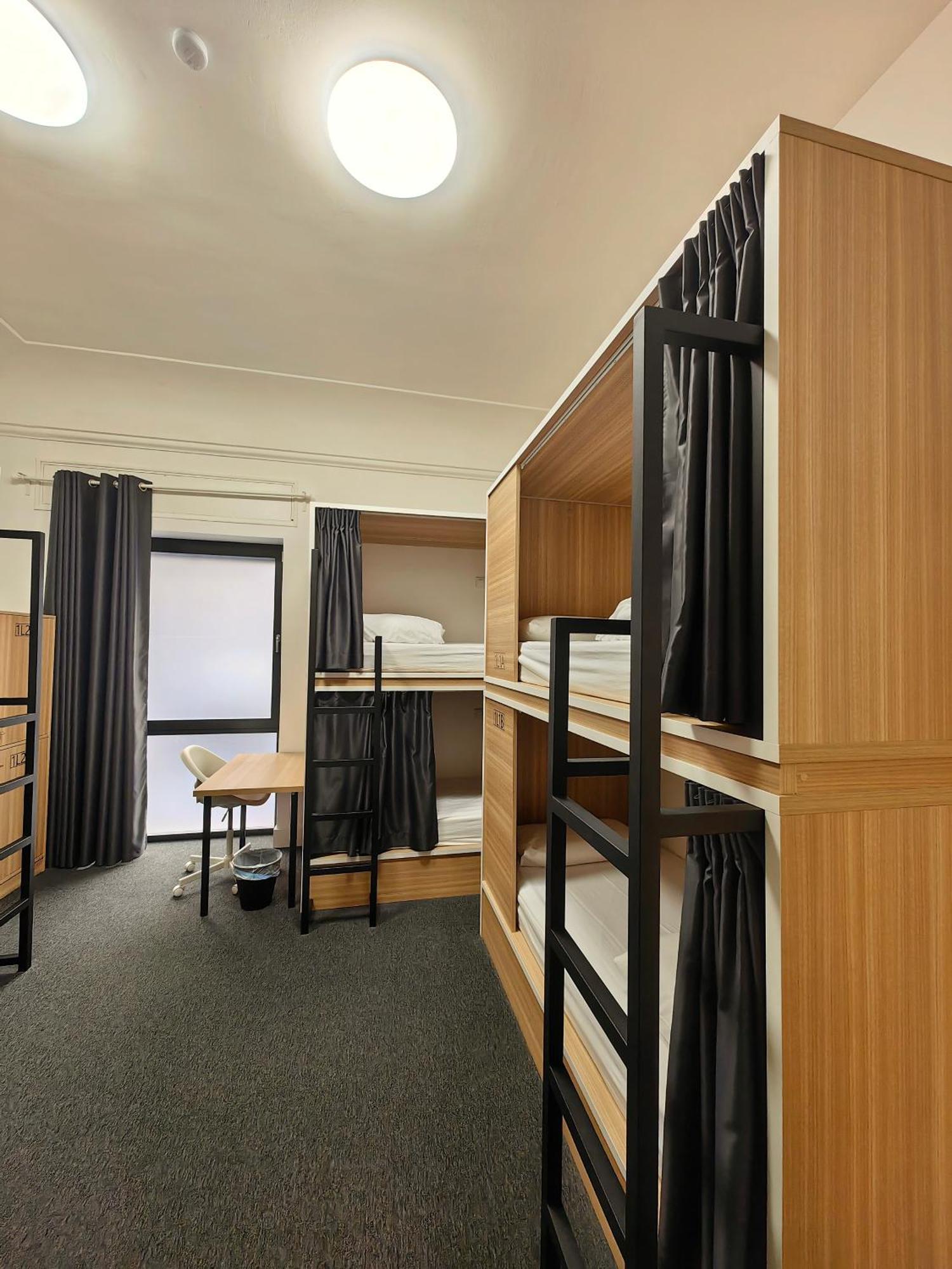 Bed 8-Bed Mixed Dormitory Room