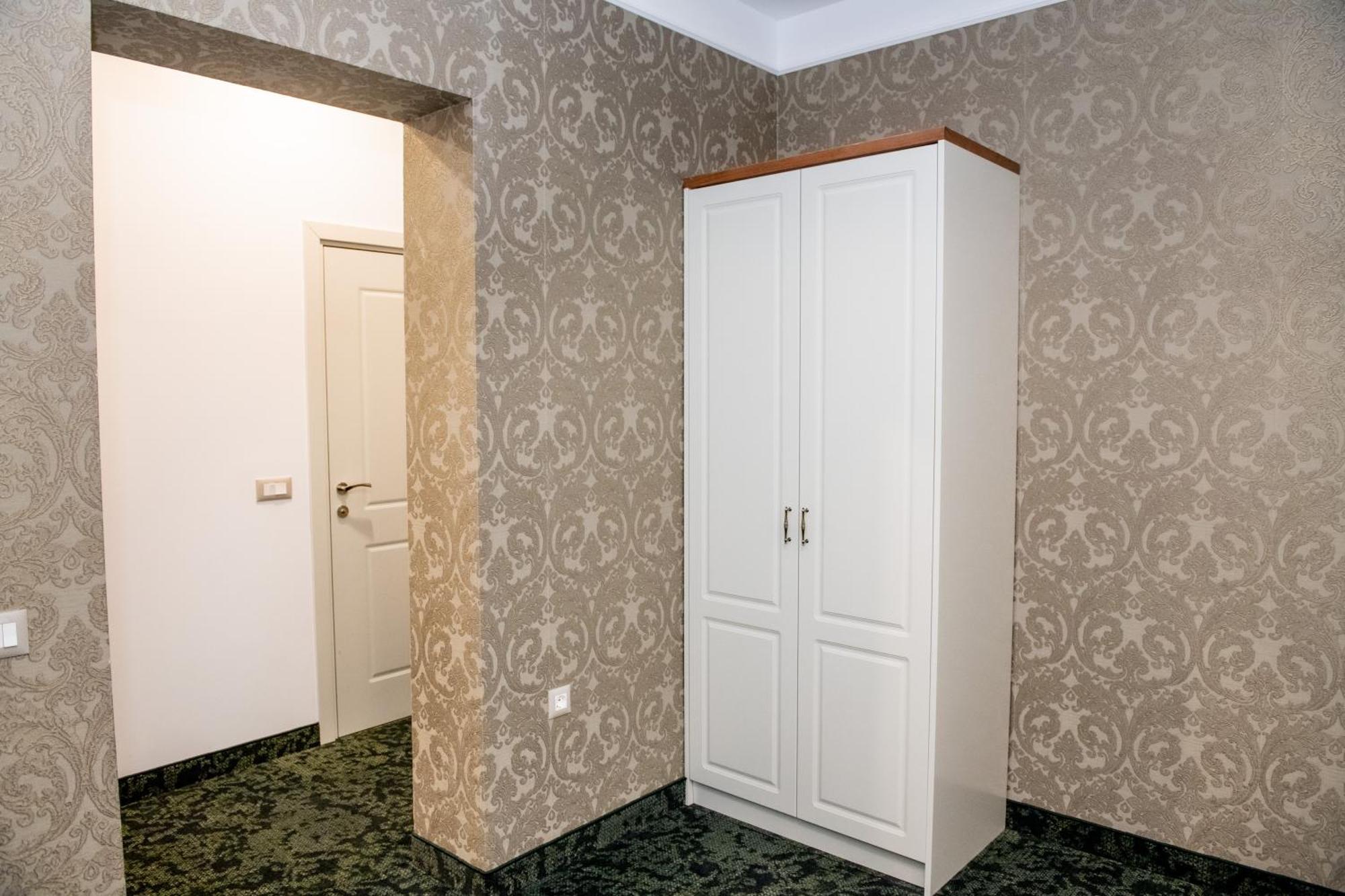 Comfort Triple Studio