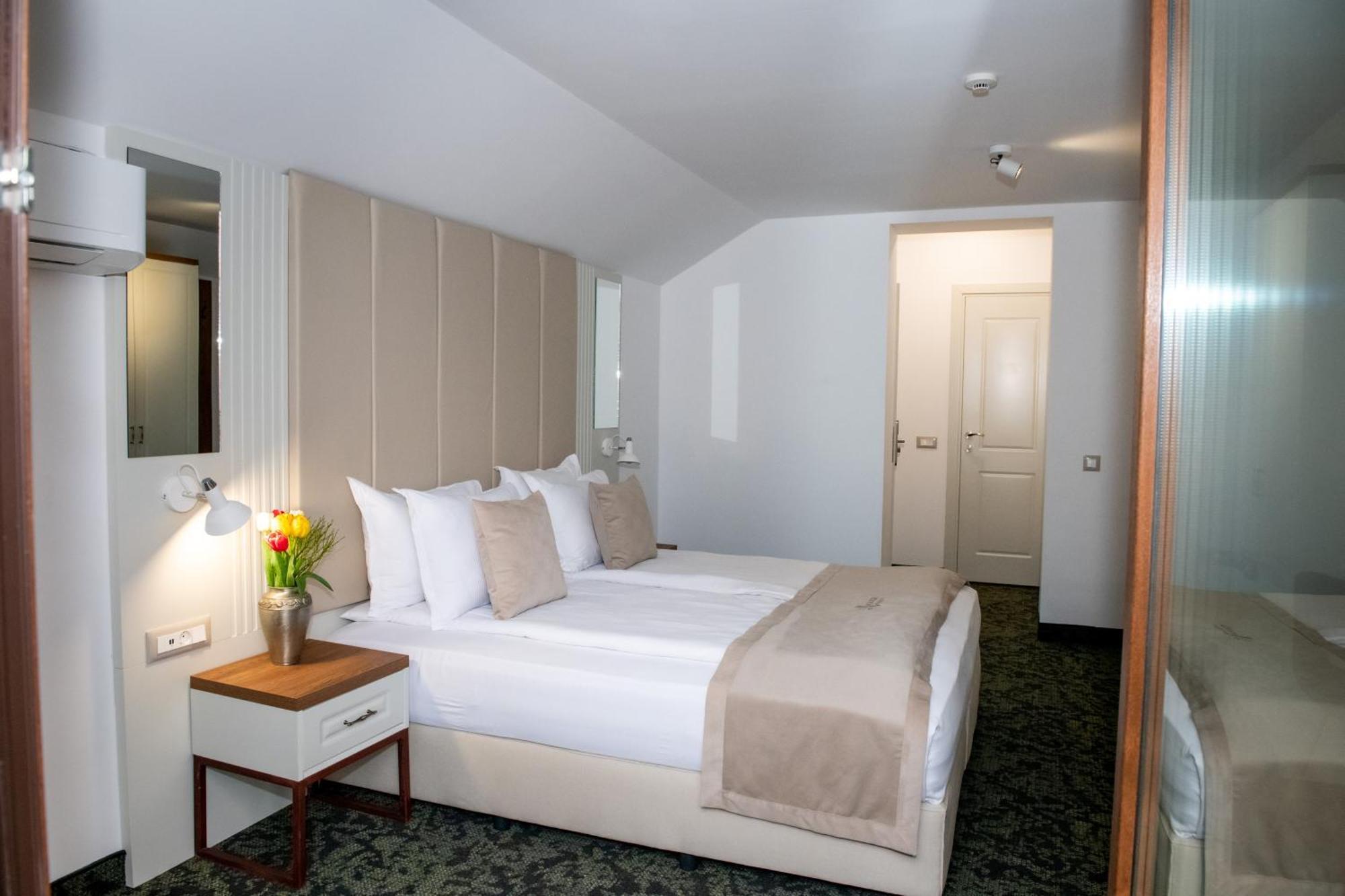 Boutique Double Balcony