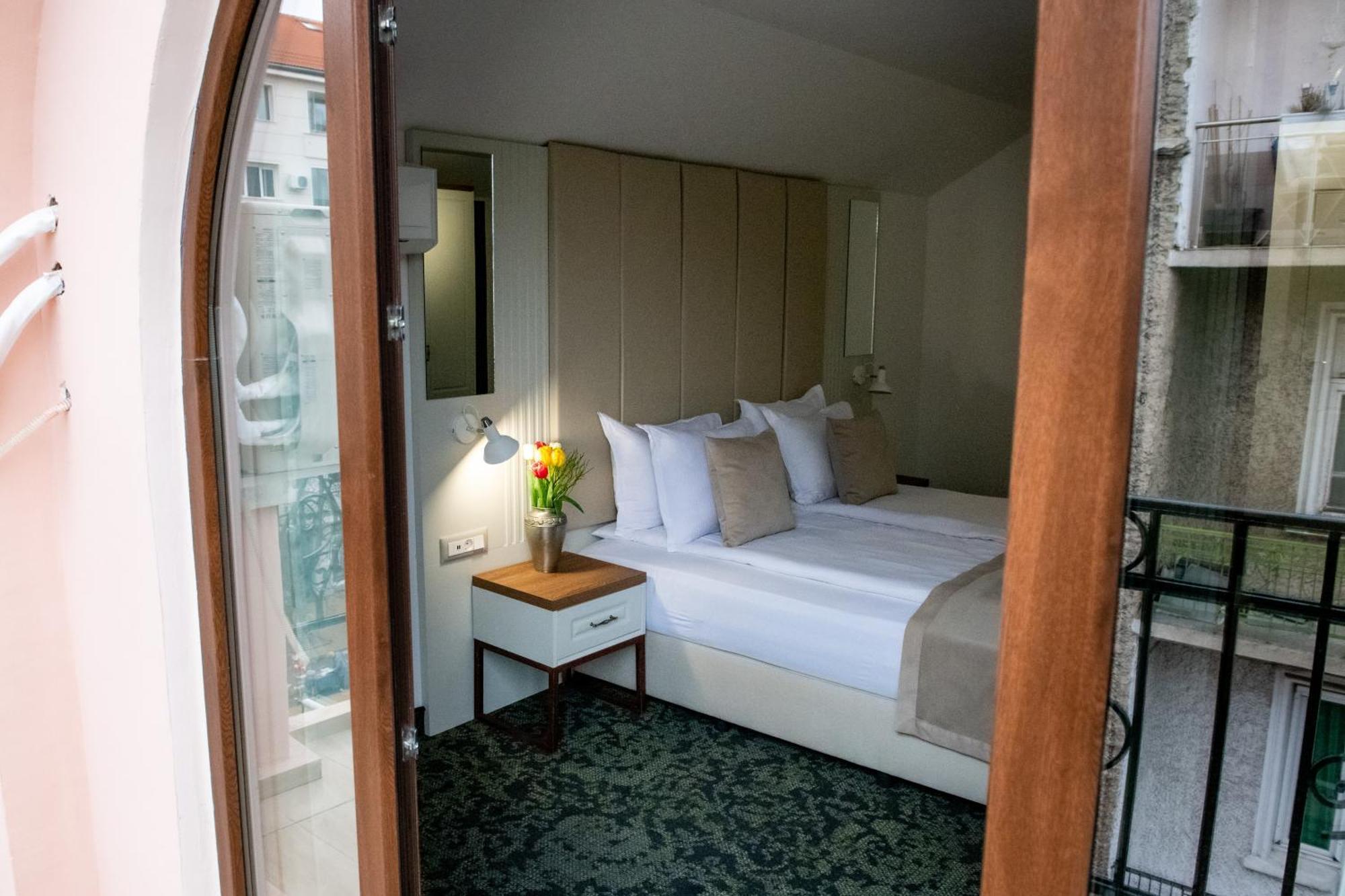 Boutique Double Balcony