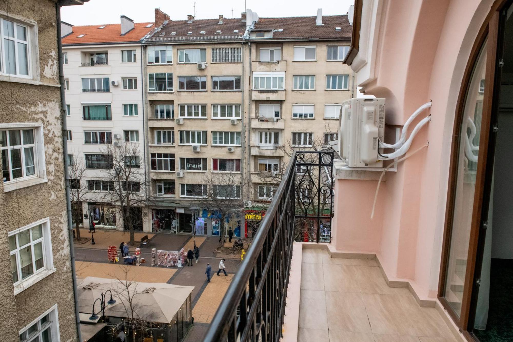 Boutique Double Balcony