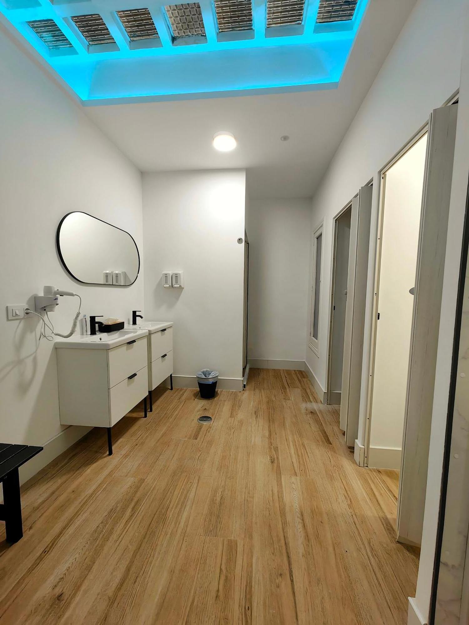 Cama en habitación compartida mixta de 20 camas