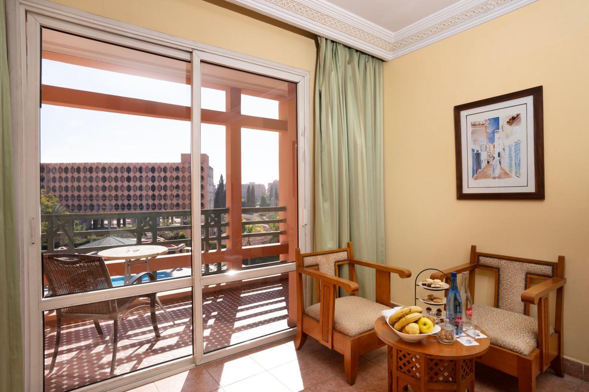 Habitación Estándar con vistas a la piscina