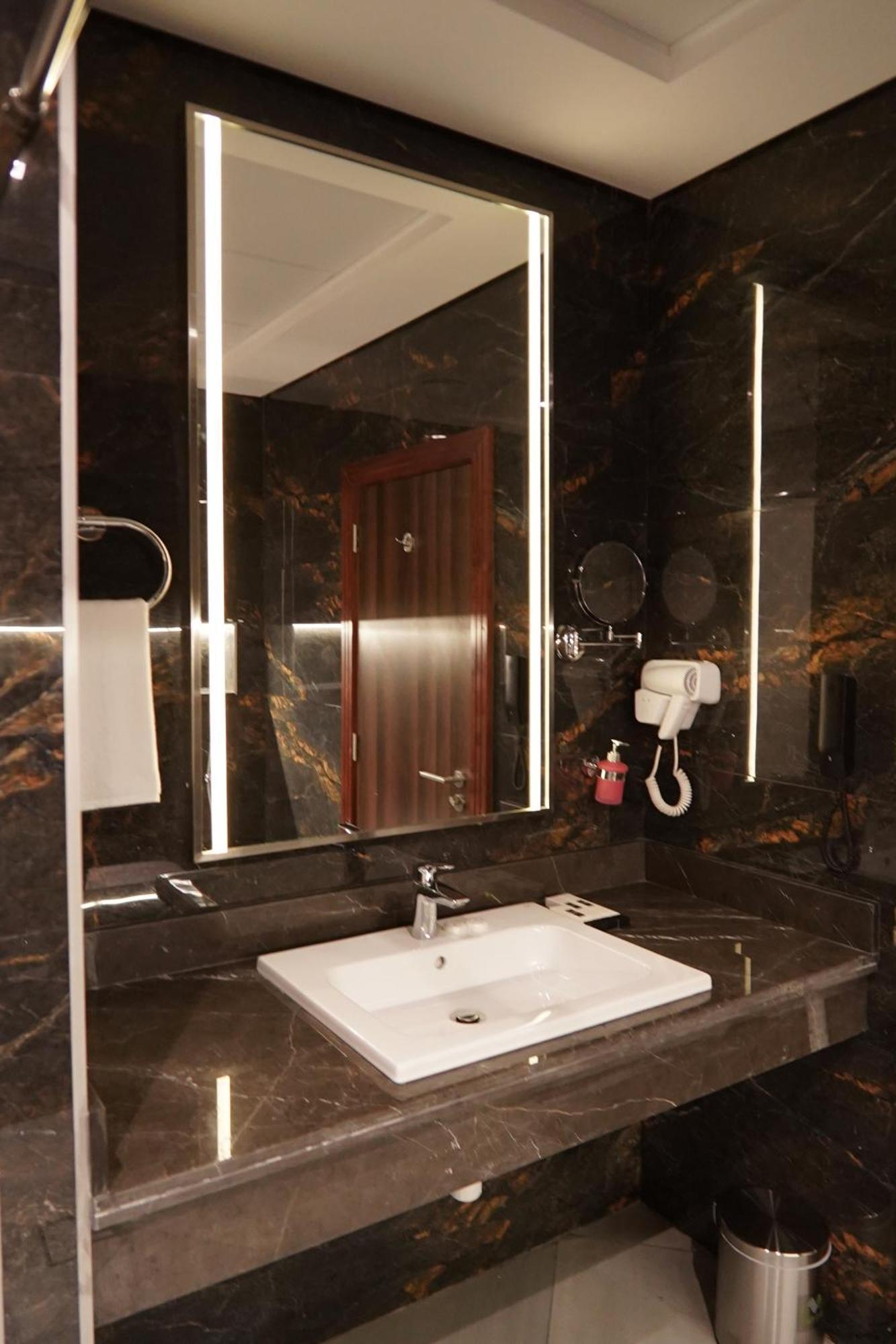 Superior Deluxe Double or Twin Room,1531510924:JPEG