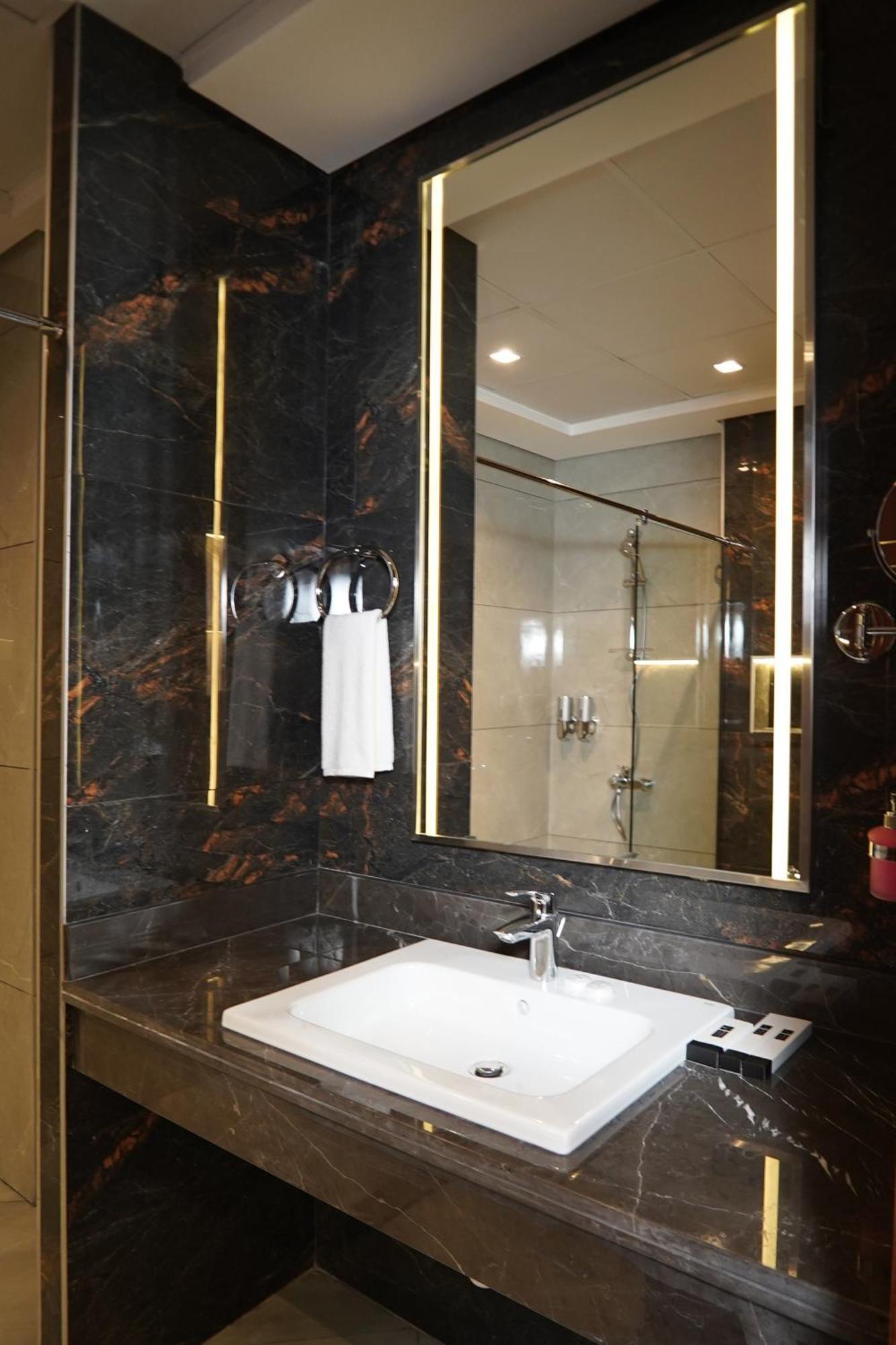 Deluxe Room,1534442323:JPEG