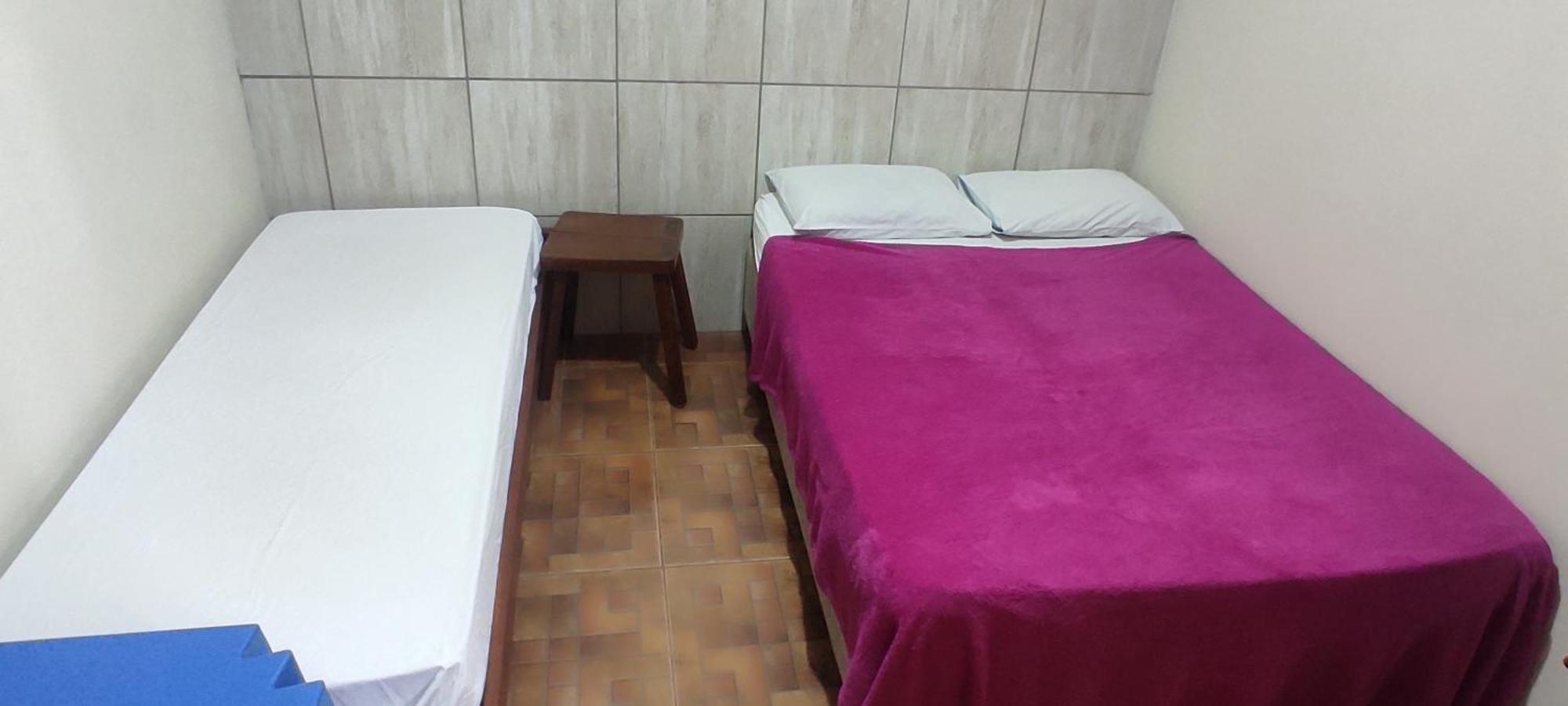 Quarto Triplo com Banheiro Privativo