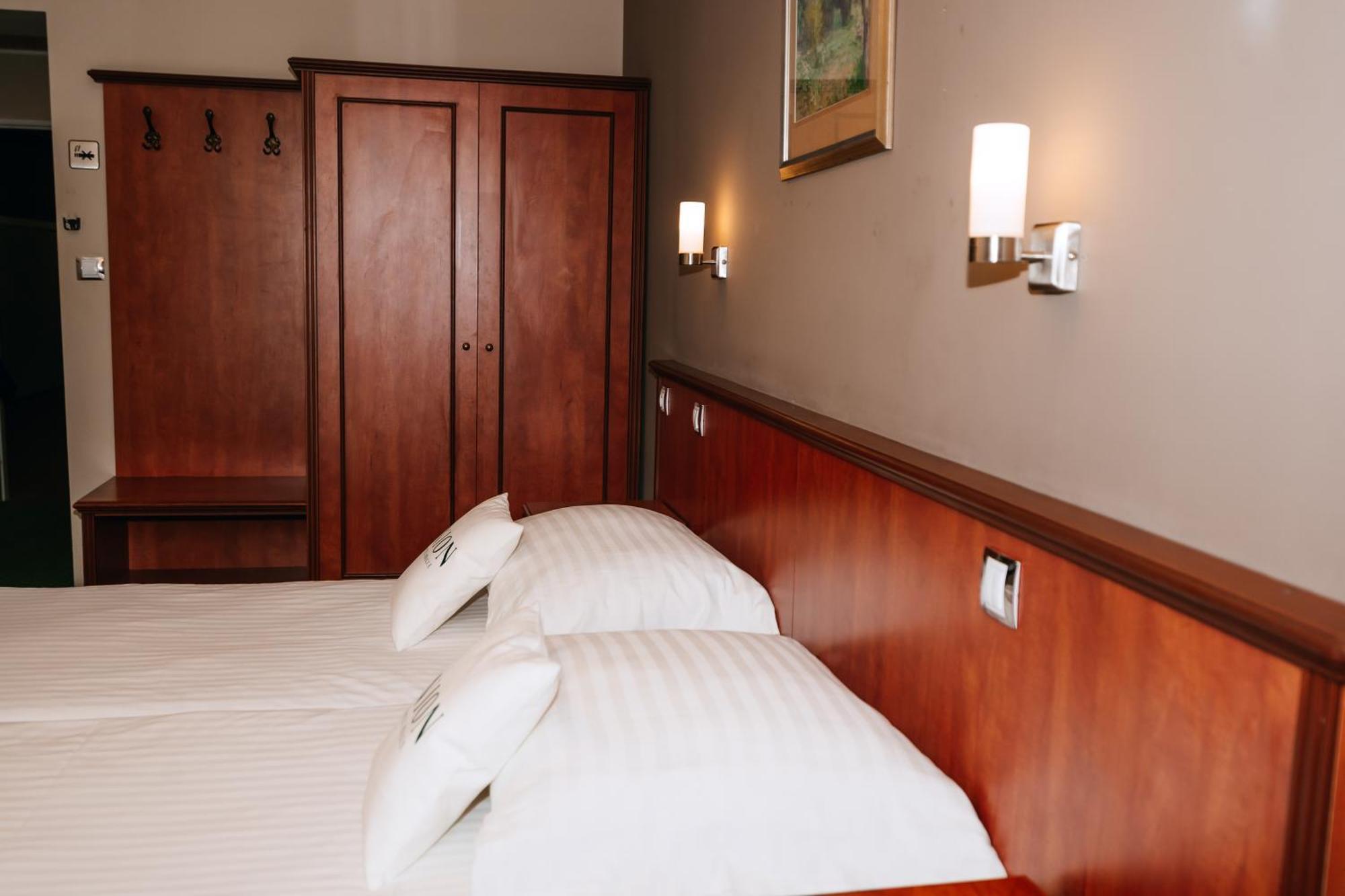 Quarto com Cama de Casal ou 2 de Solteiro