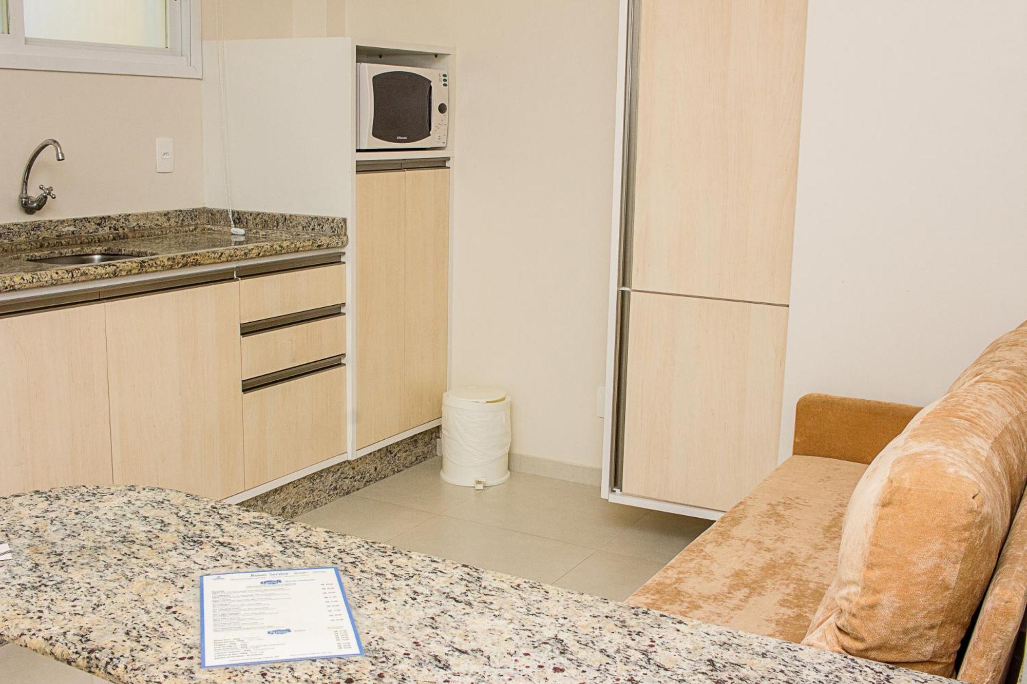 Apartamento com Vista do Mar e Varanda