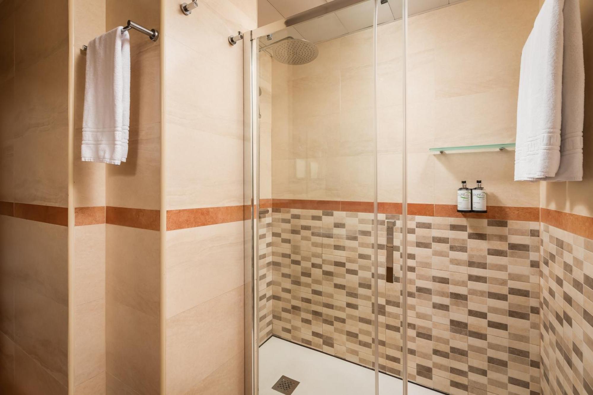 Small Double Room,1610218842:JPEG