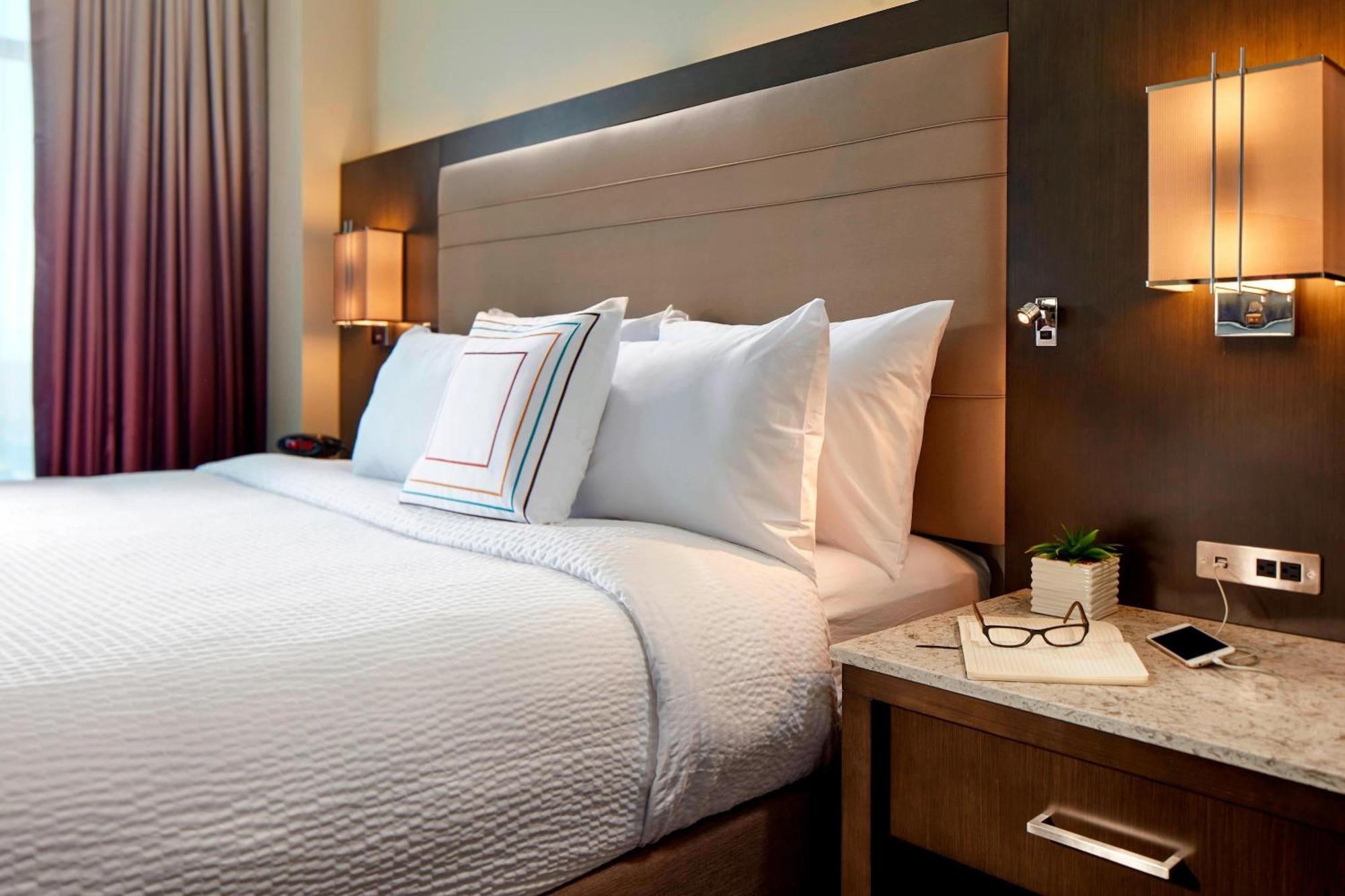 1 King Studio Suite with Sofa Bed,1542399631:JPEG