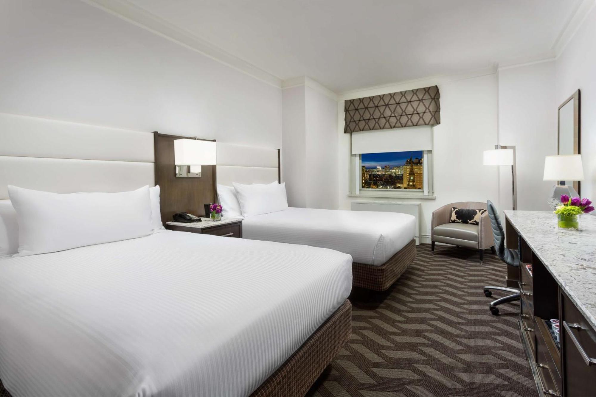 Quarto Queen Superior com 2 Camas Queen e Vista da Cidade
