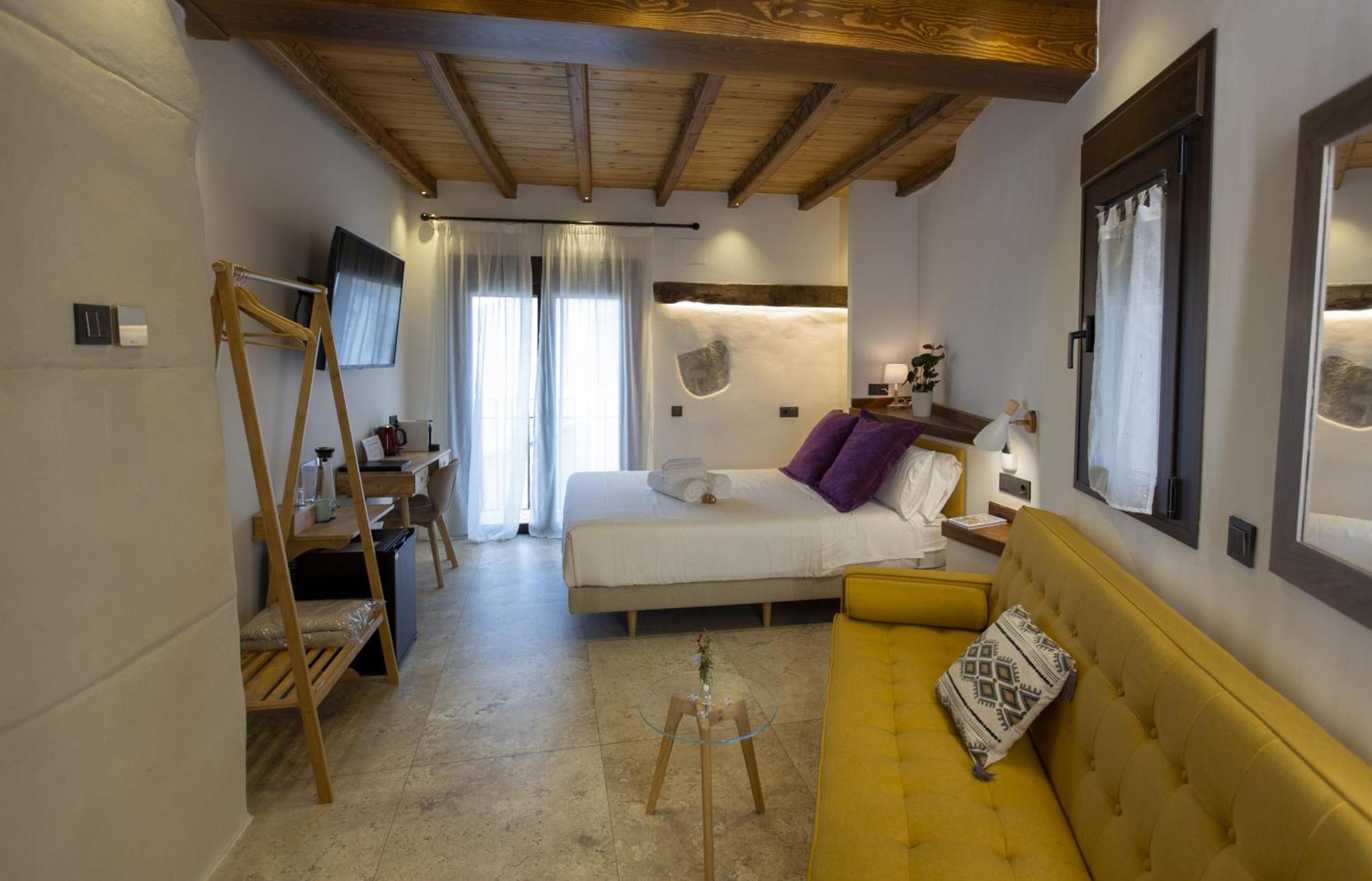 Superior Double Room with Balcony,1743514810:JPEG