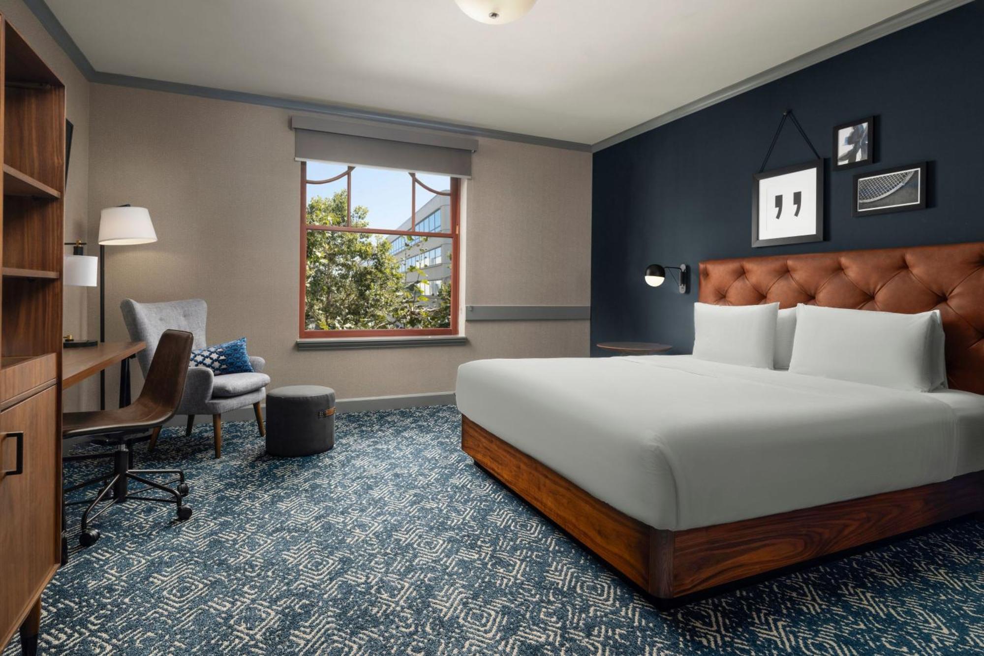 King Room,1545374497:JPEG