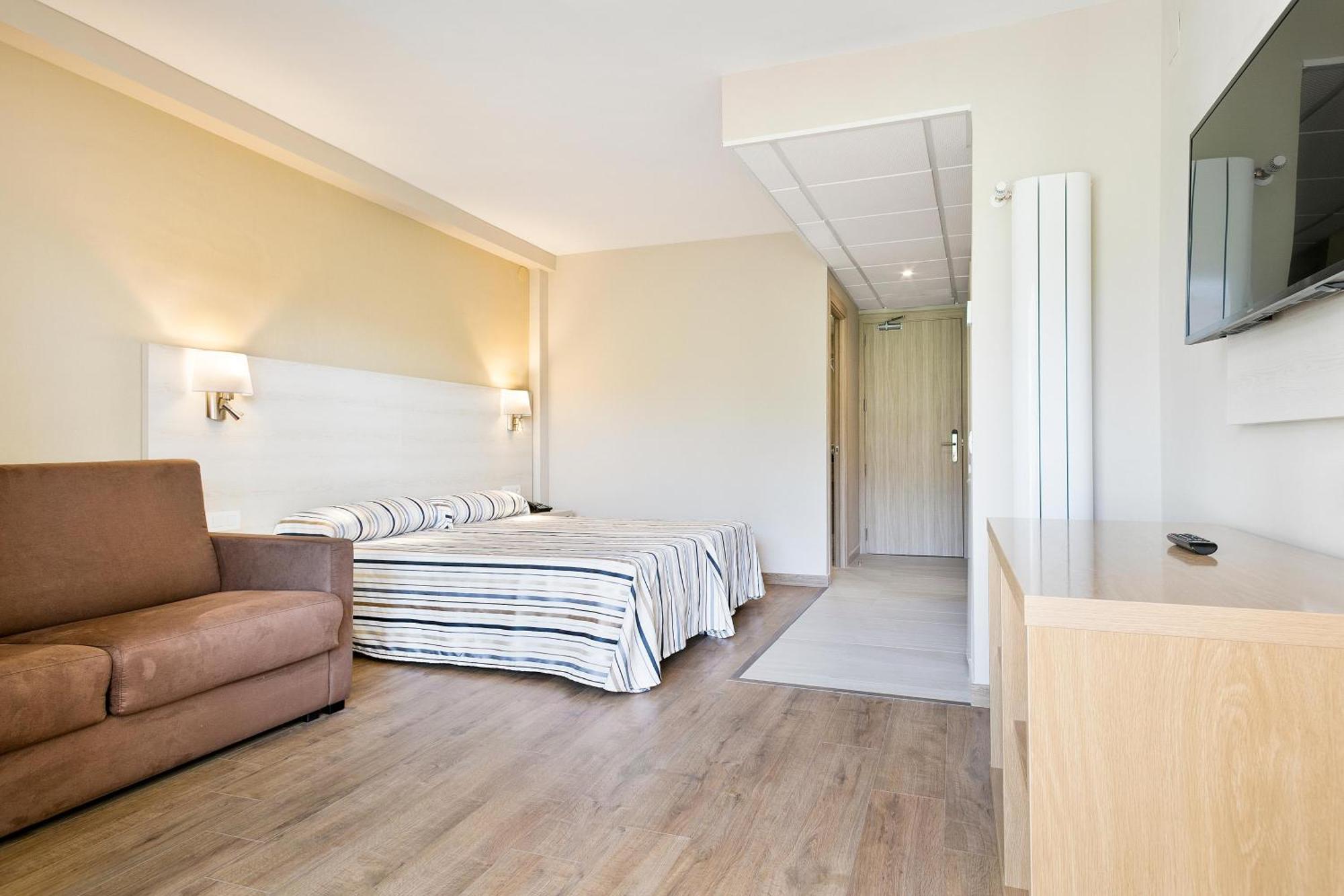 Habitación Doble con vistas a la piscina