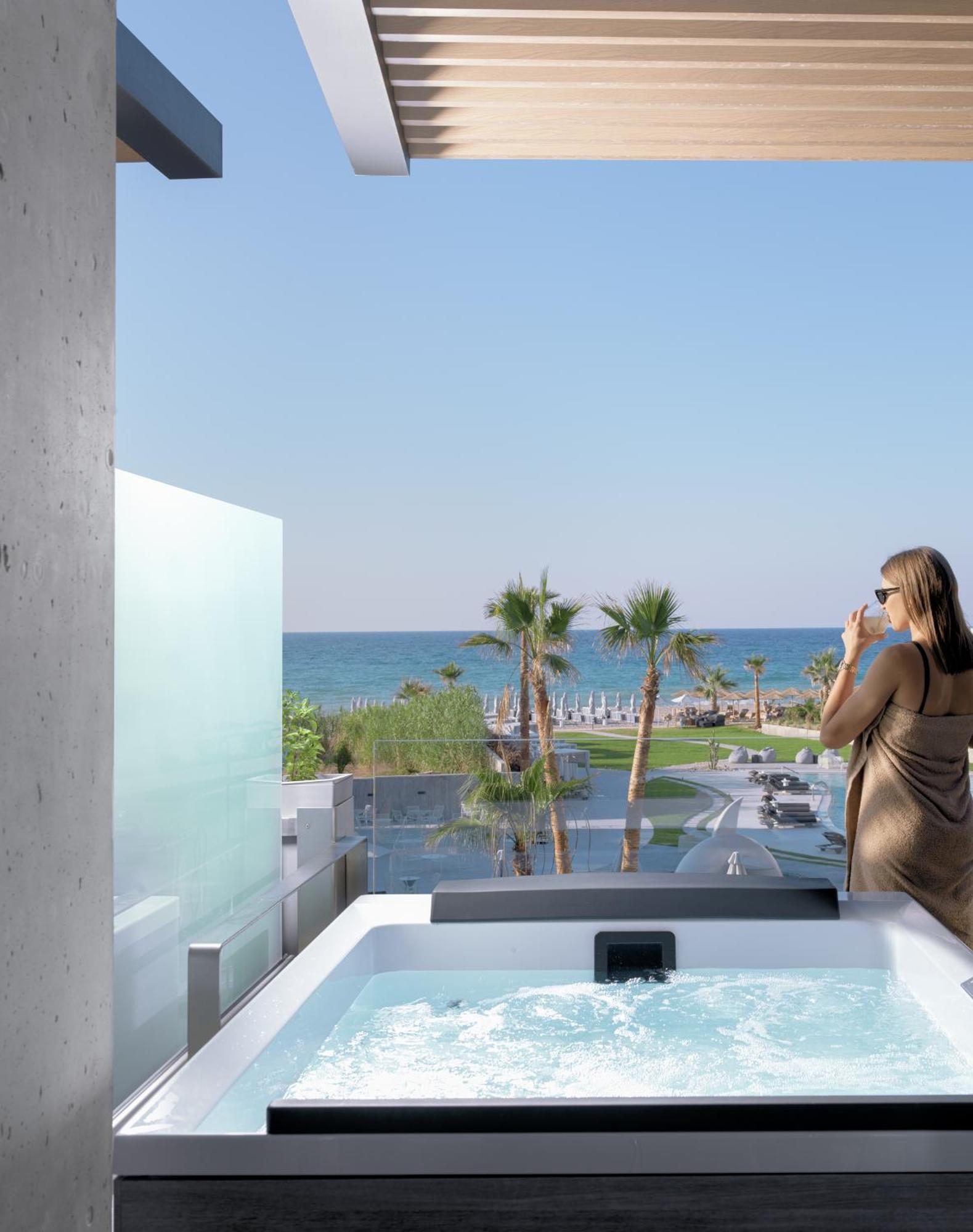 Nautilux Suite met Hot Tub en Uitzicht op Zee