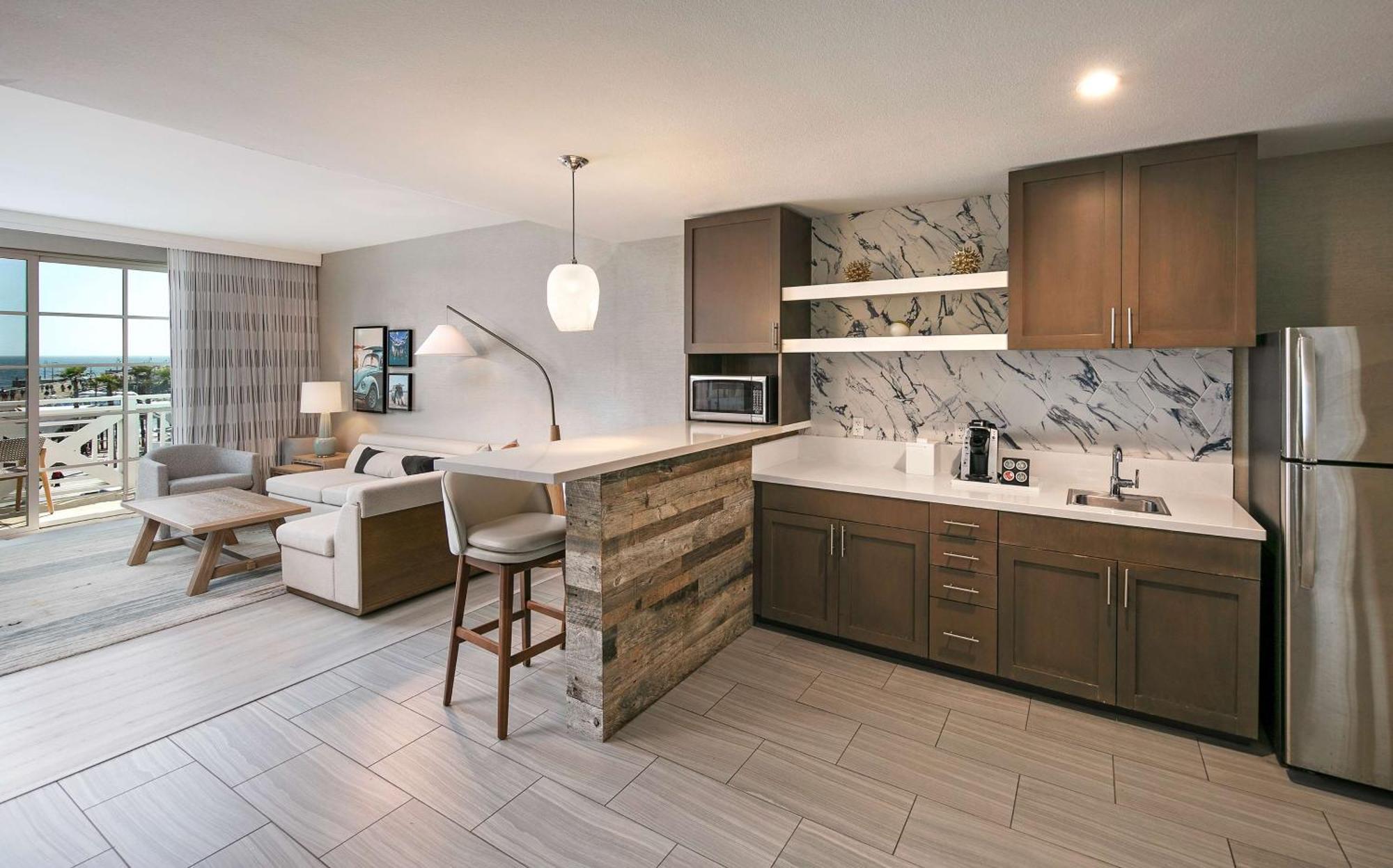 One-Bedroom King Suite with Balcony and Ocean View,1549802485:JPEG