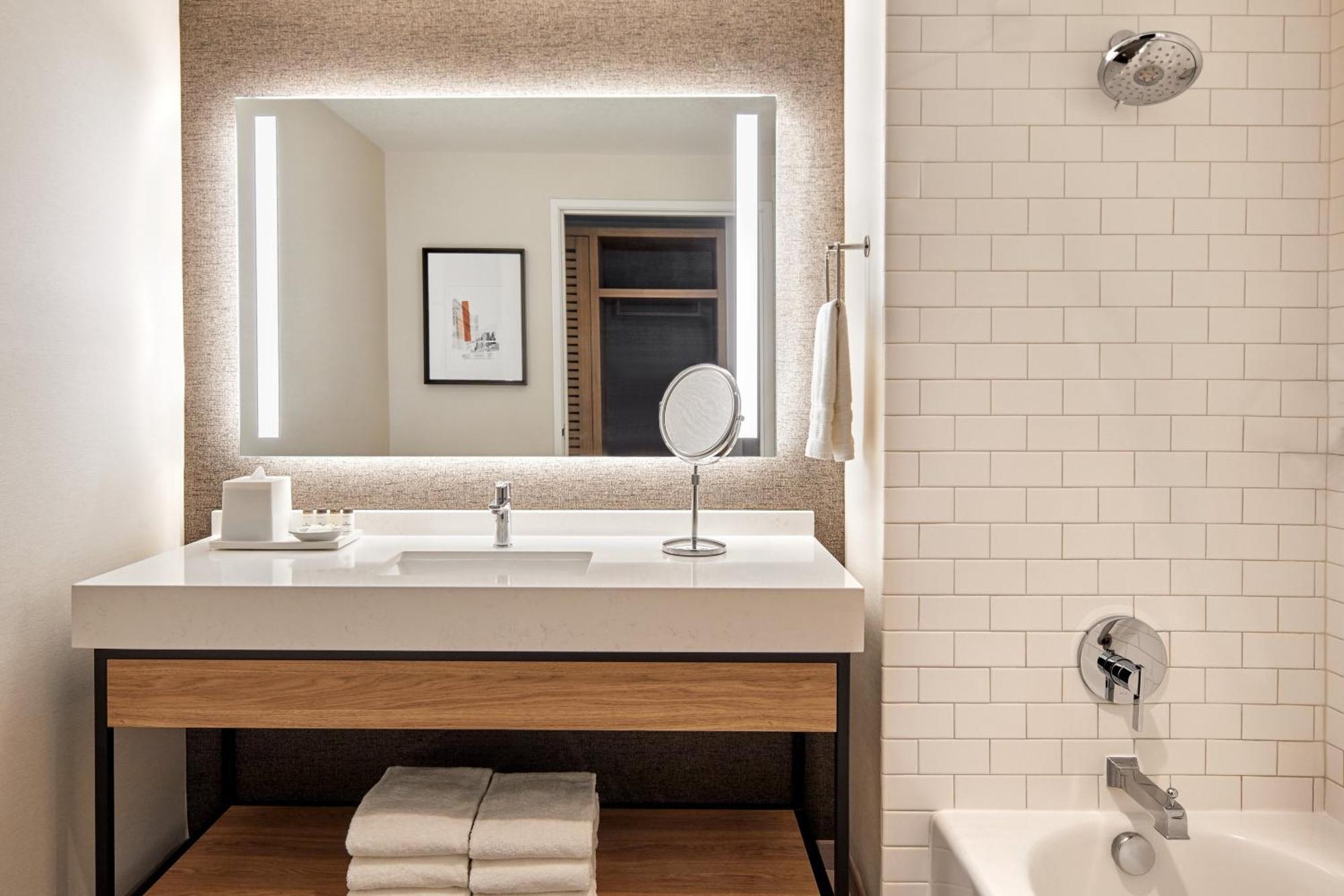 One-Bedroom Executive Suite with Two Double Beds