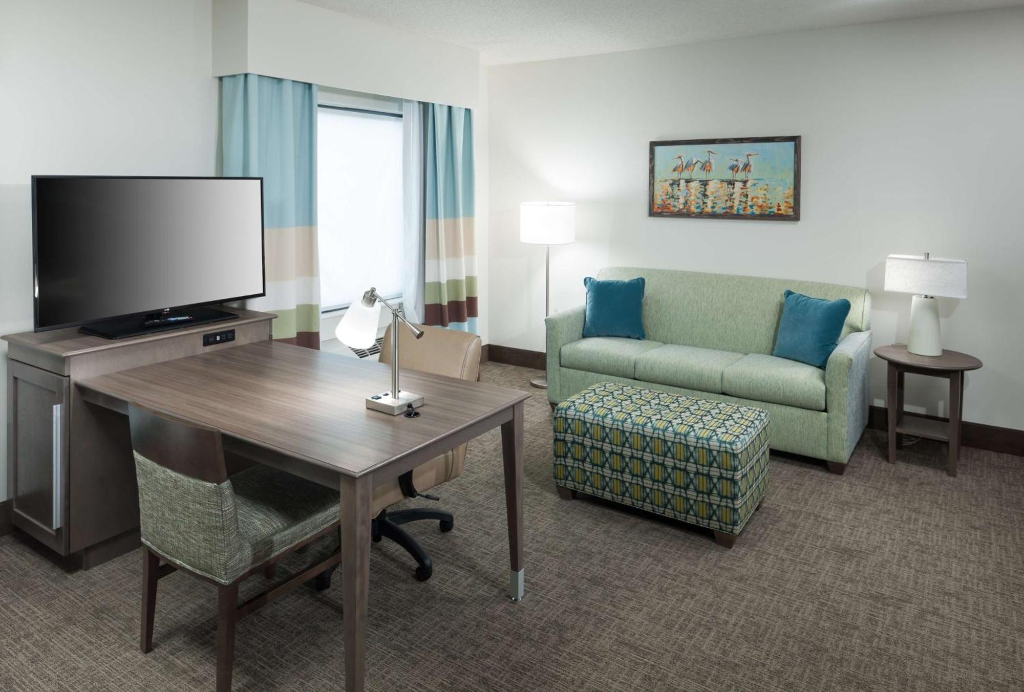 Queen Studio Suite with Two Queen Beds and Balcony - Ocean View/Non-Smoking