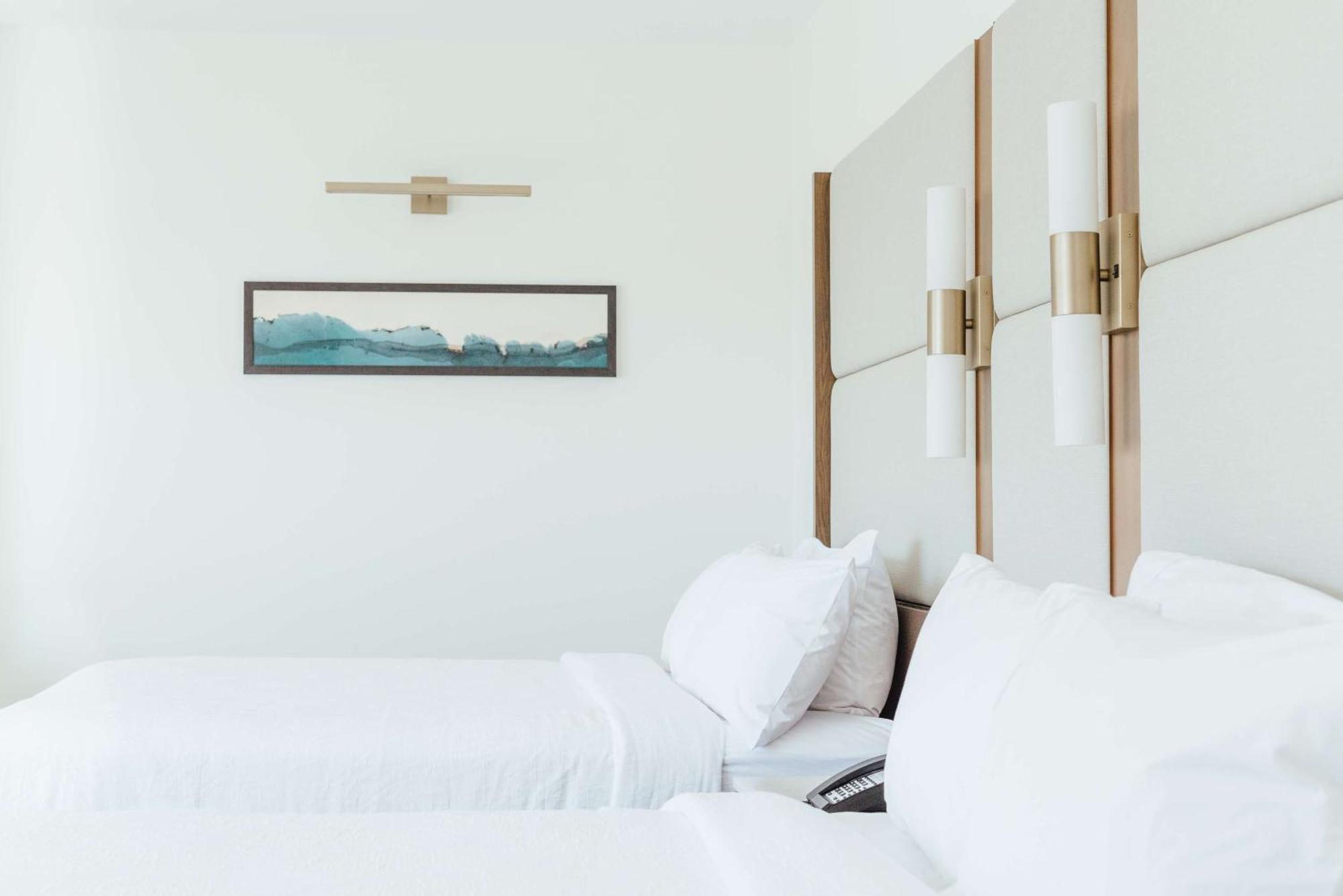 Queen Glass House with Two Queen Beds,1552181830:JPEG