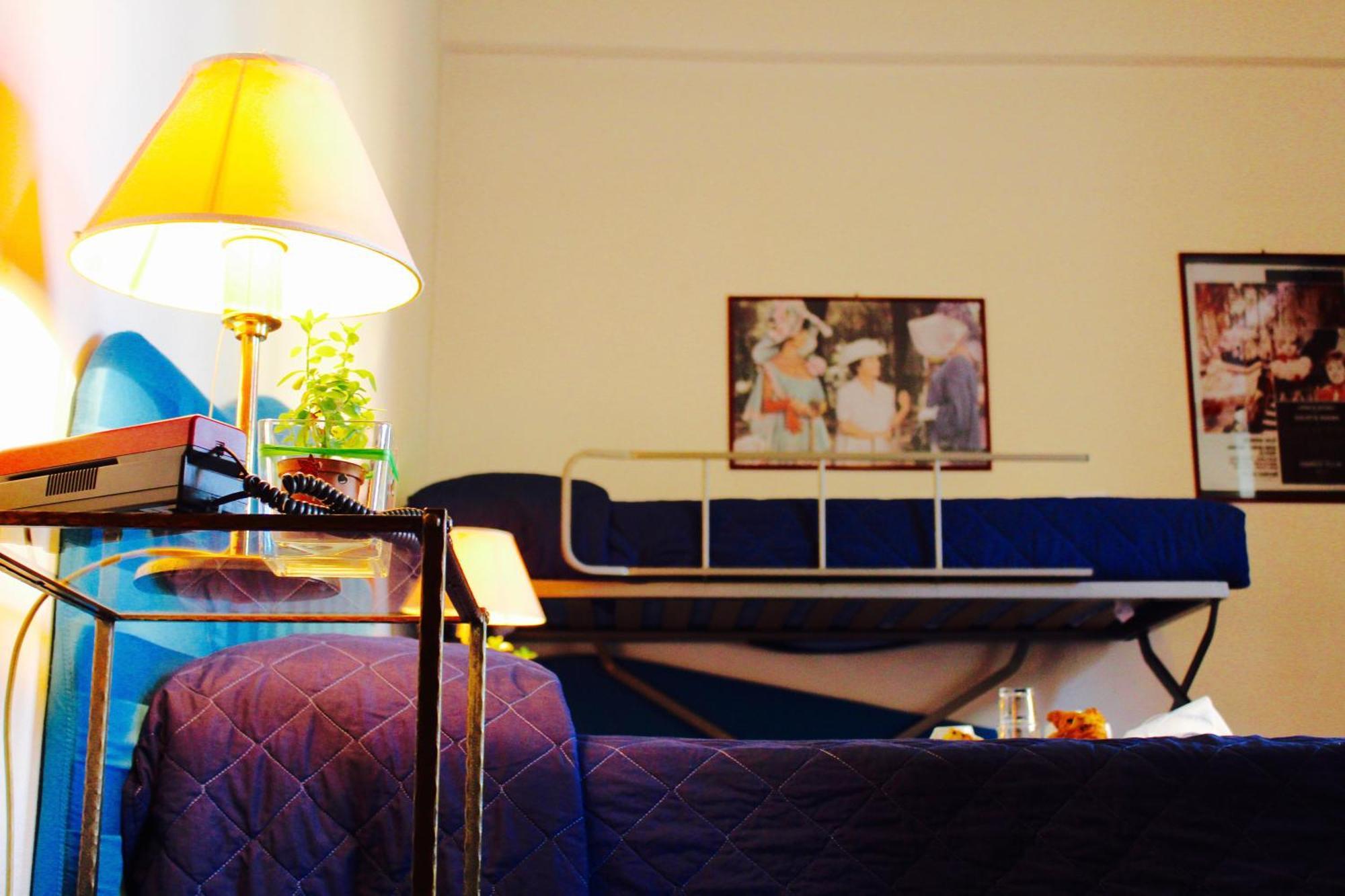 Camera Quadrupla Economy