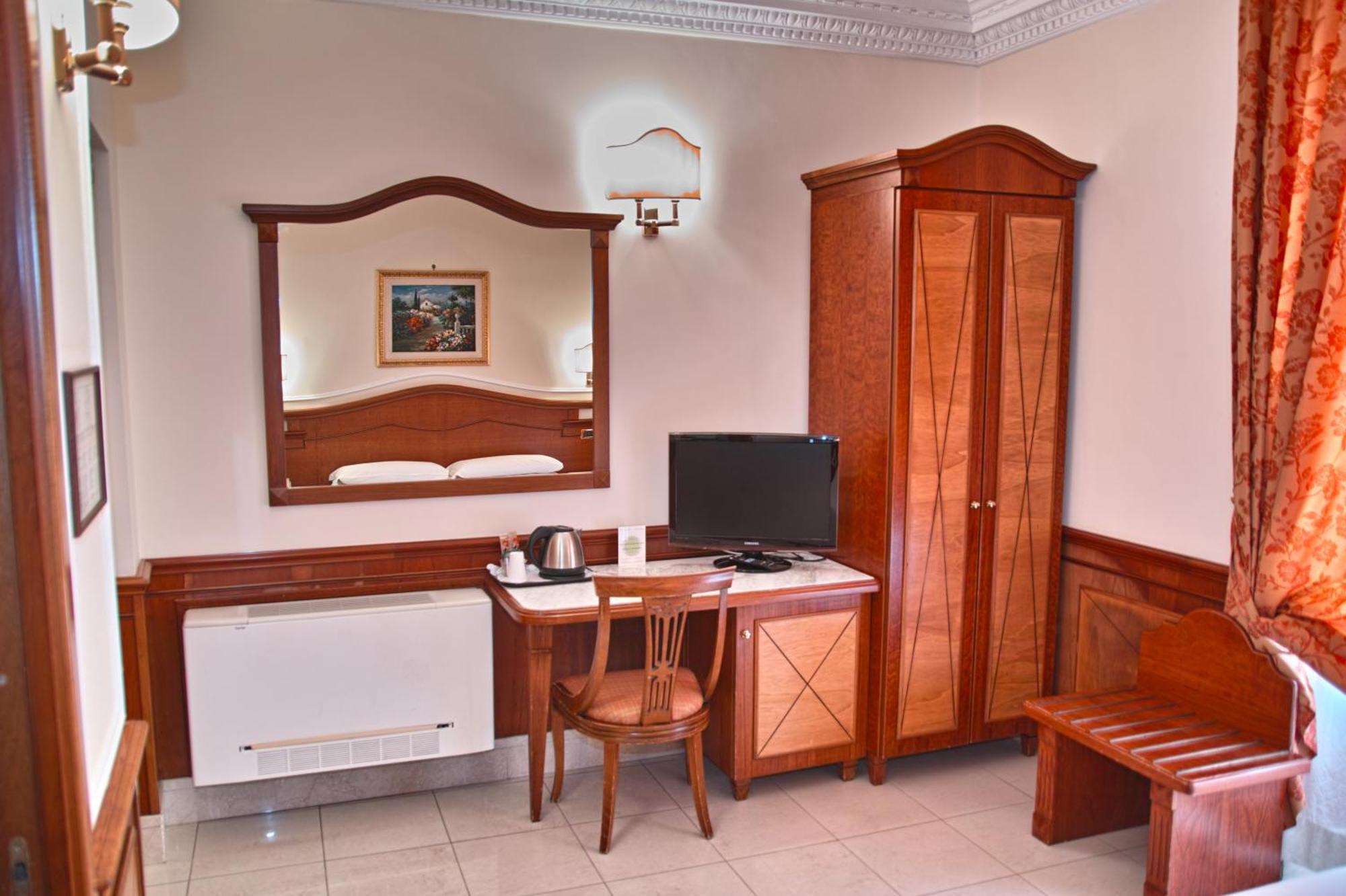 Kamer met 1 Groot Bed of 2 Aparte Bedden en Uitzicht op de Stad