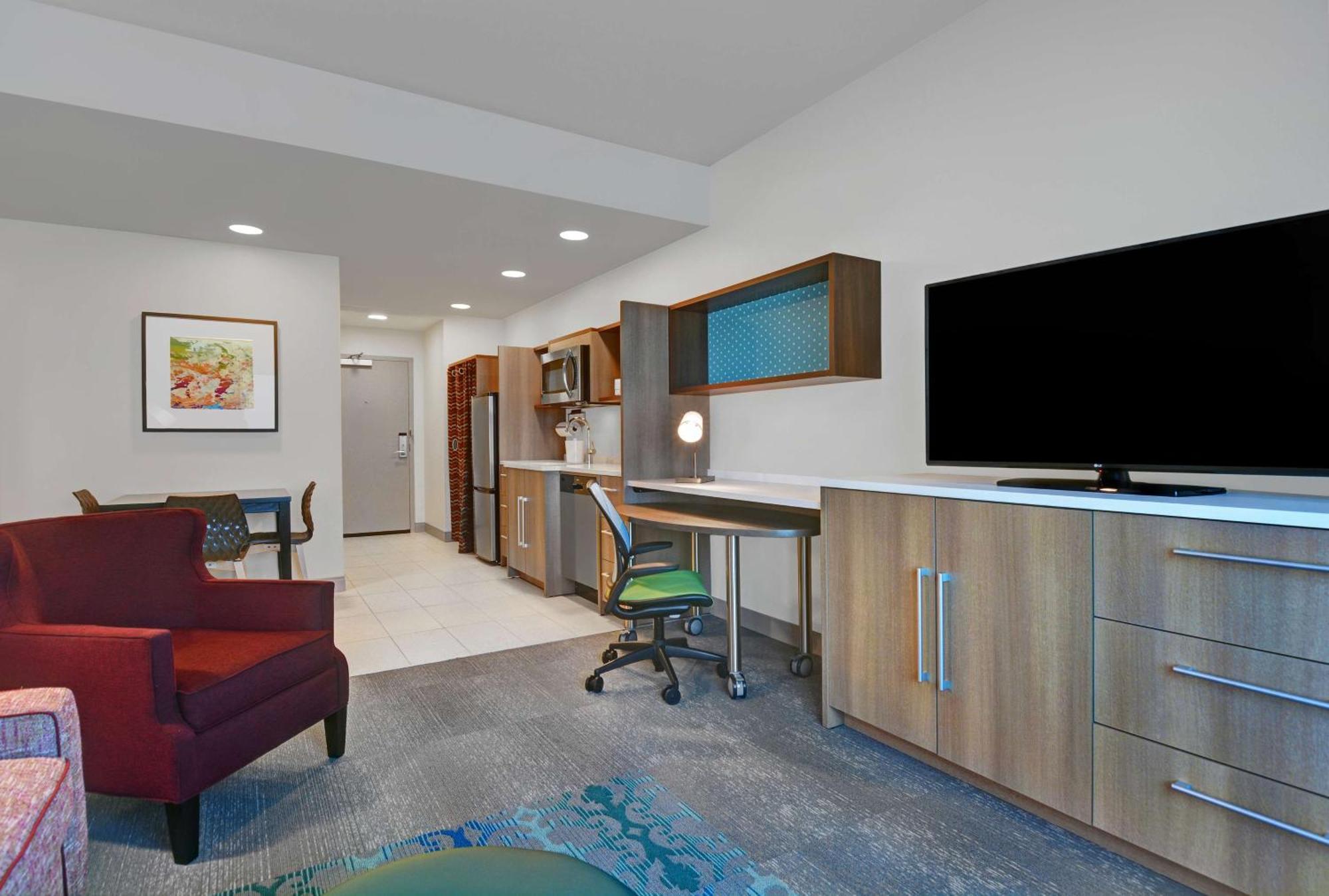 One-Bedroom King Suite - Non-Smoking