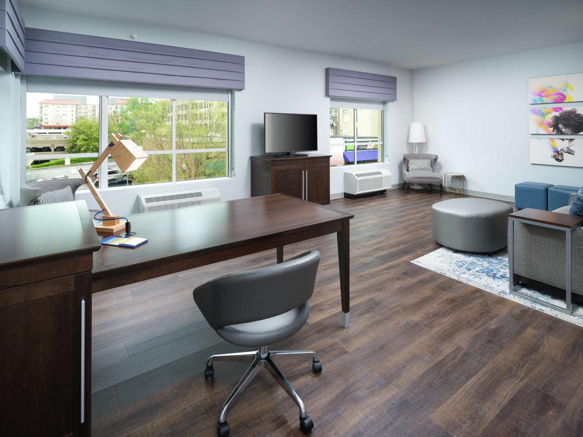 One-Bedroom King Suite - Non-Smoking,1557368101:JPEG