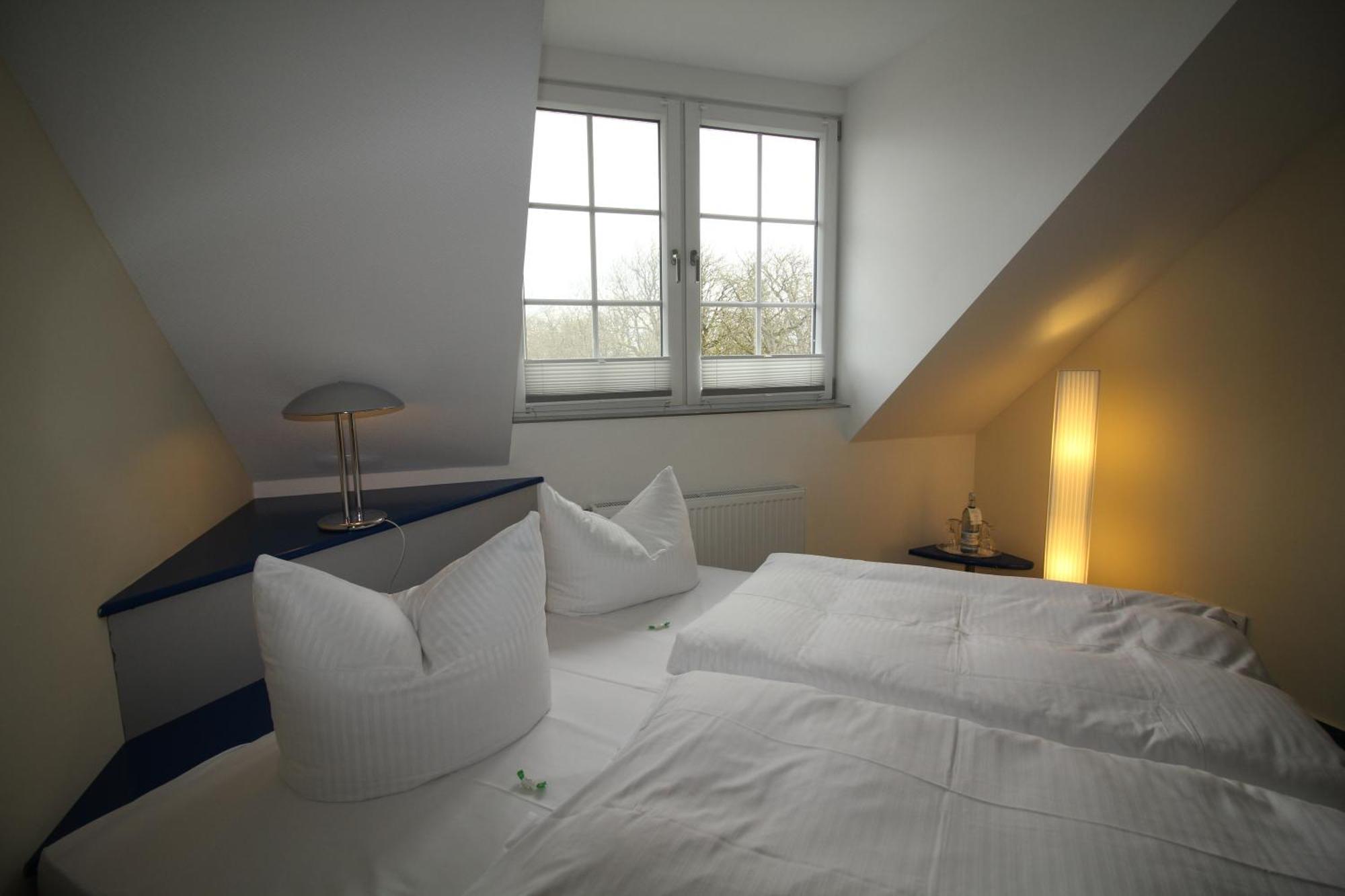 Standard Double Room,663735999:JPEG