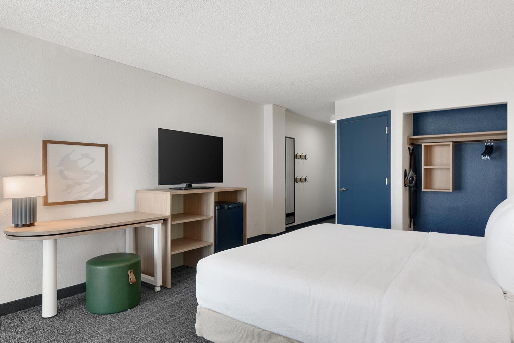 King Room,1566923435:JPEG