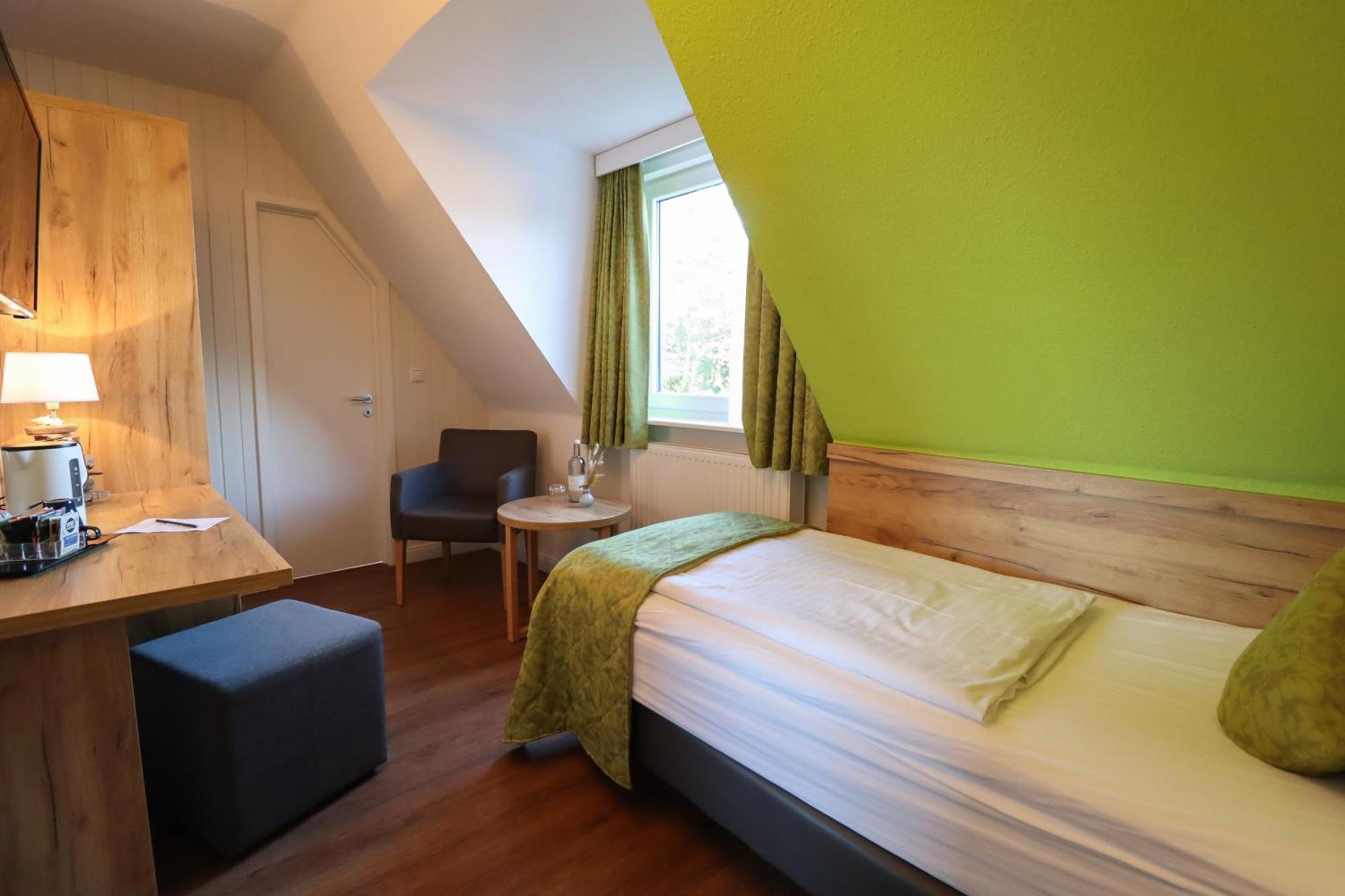Single Room,1572774371:JPEG