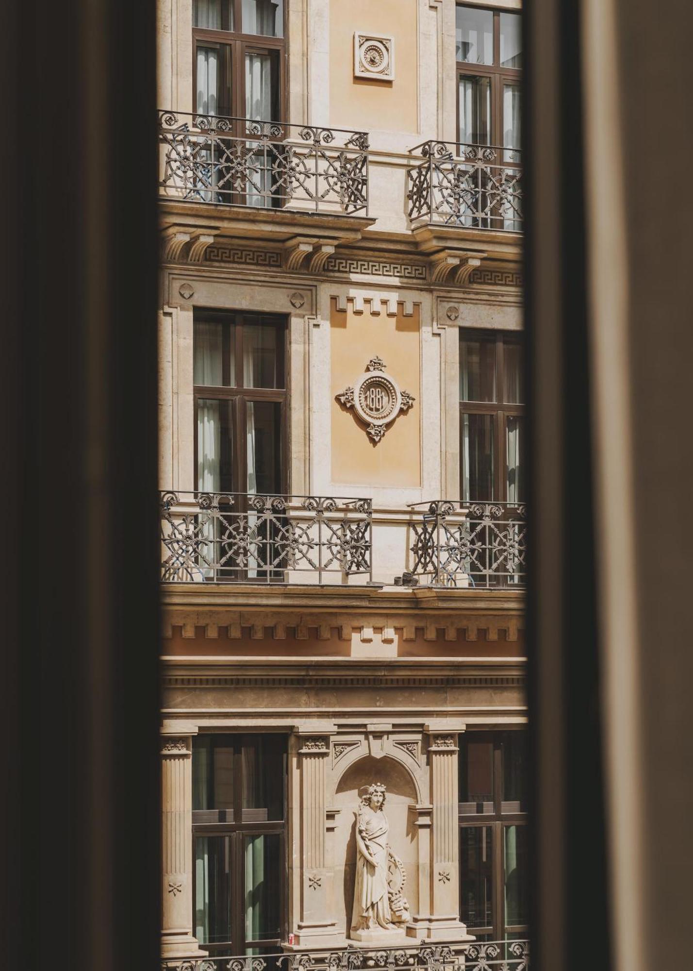 Quarto com Cama de Casal ou 2 de Solteiro e Varanda