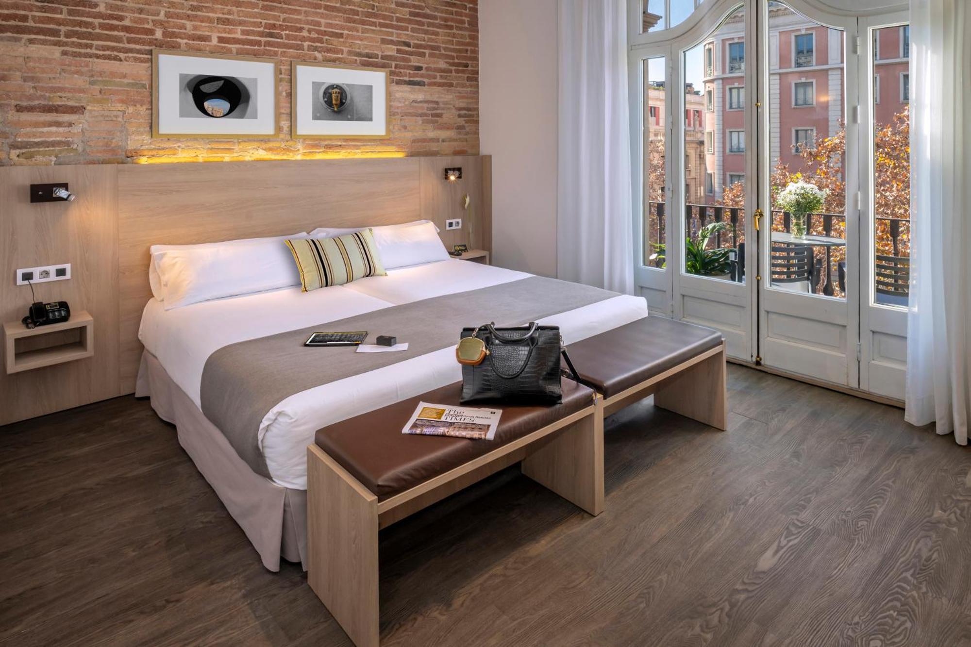 Quarto Deluxe com Cama de Casal ou 2 de Solteiro e Varanda com Vista da Rambla