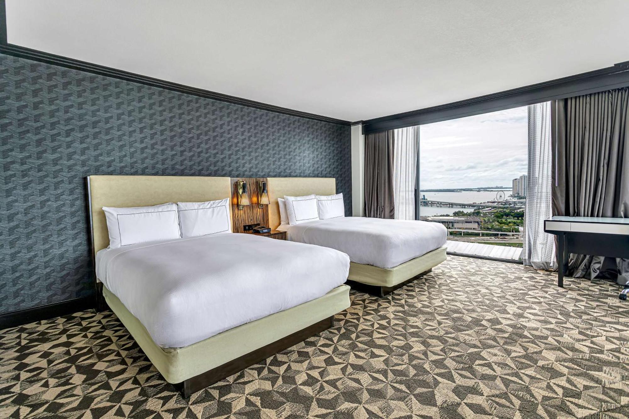 Junior Queen Suite with Bay View,1705703682:JPEG