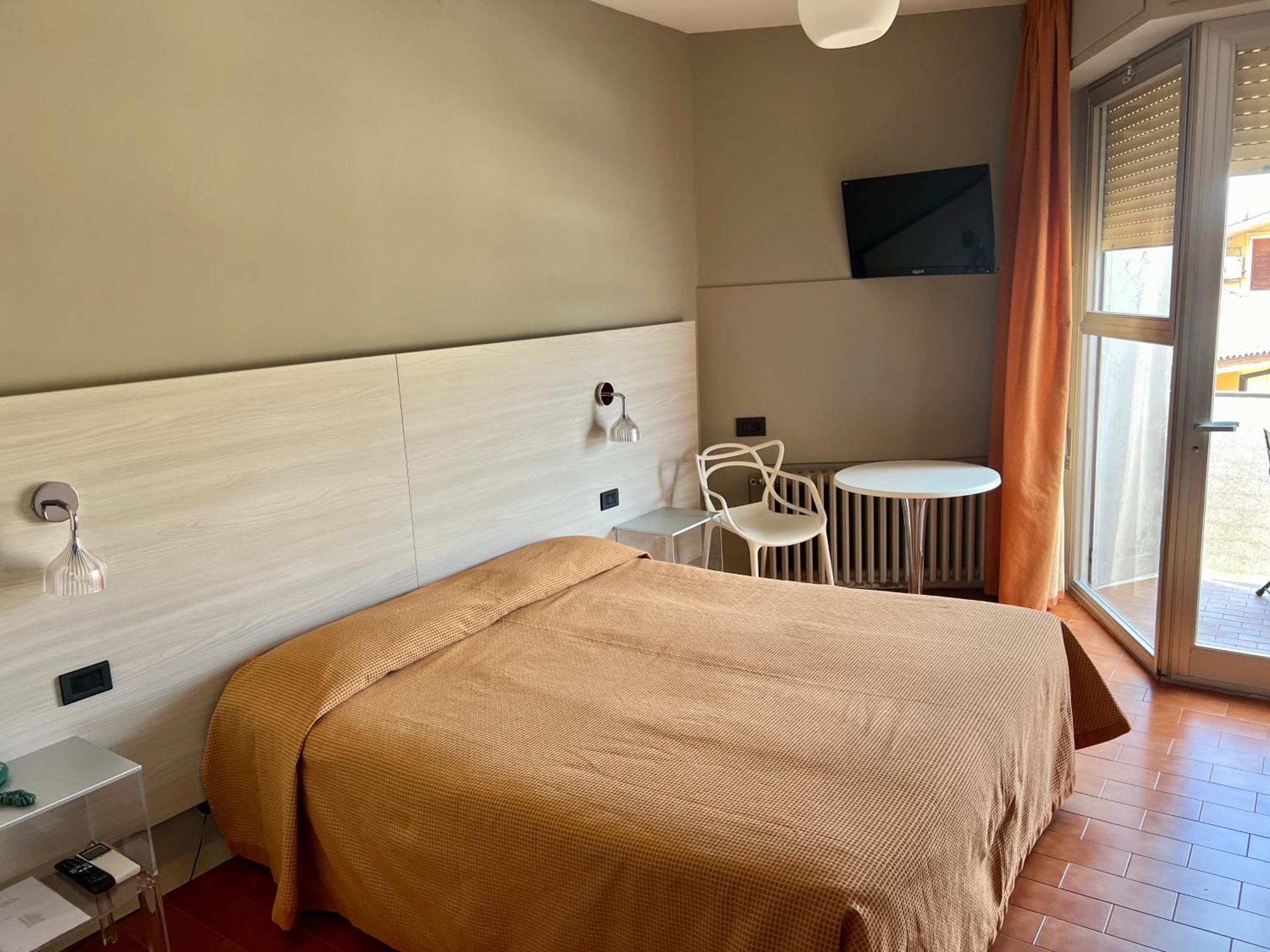 Economy Double or Twin Room,1587506629:JPEG