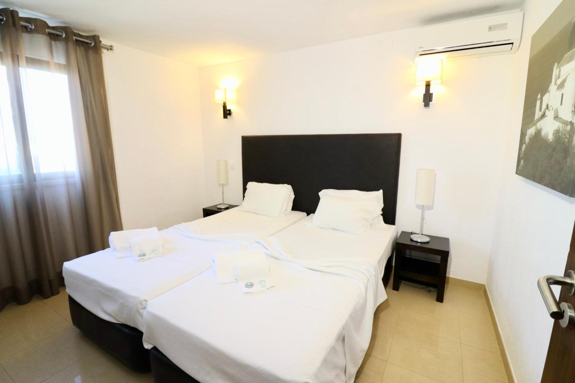 Superior Three-Bedroom Apartment Sea View,1589148937:JPEG