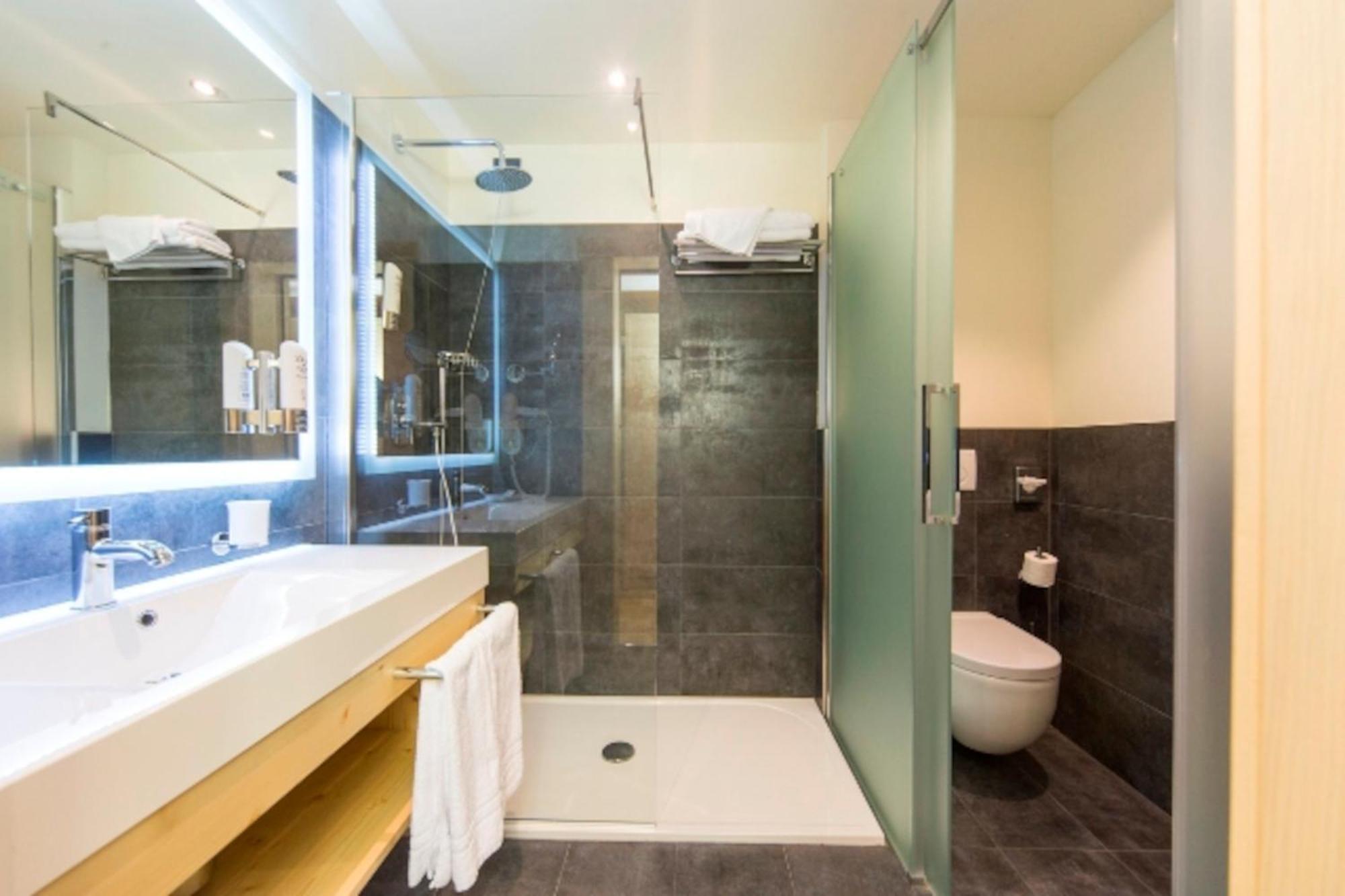 Junior Suite,1604769933:JPEG