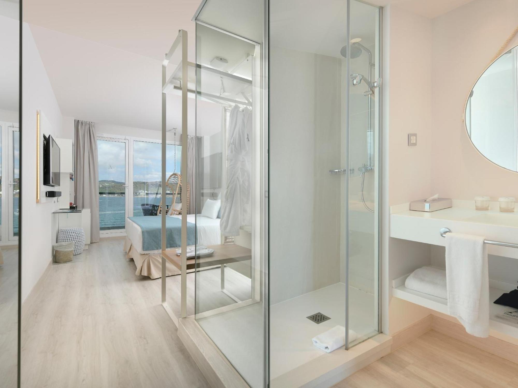 Superior Doppel- oder Zweibettzimmer „Oh La La" mit Meerblick