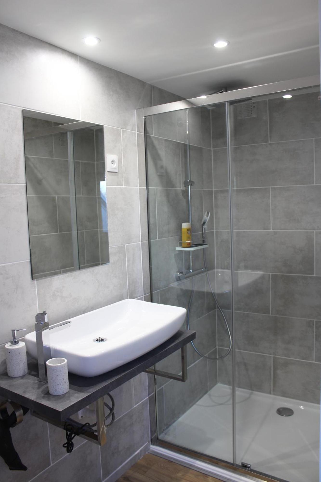 Quadruple Room Bathroom