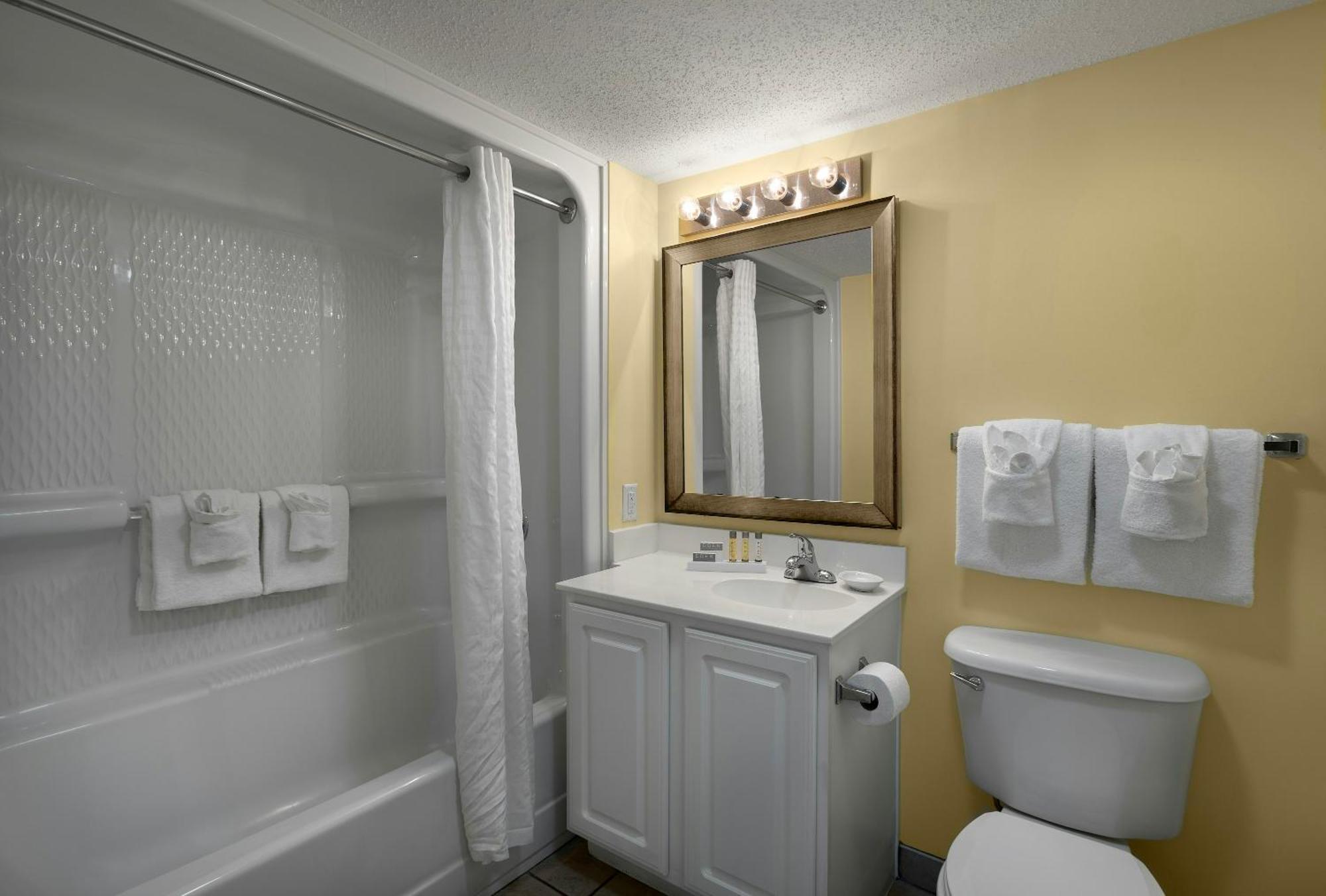 Oceanfront Deluxe One Bedroom Condo,1758331757:JPEG